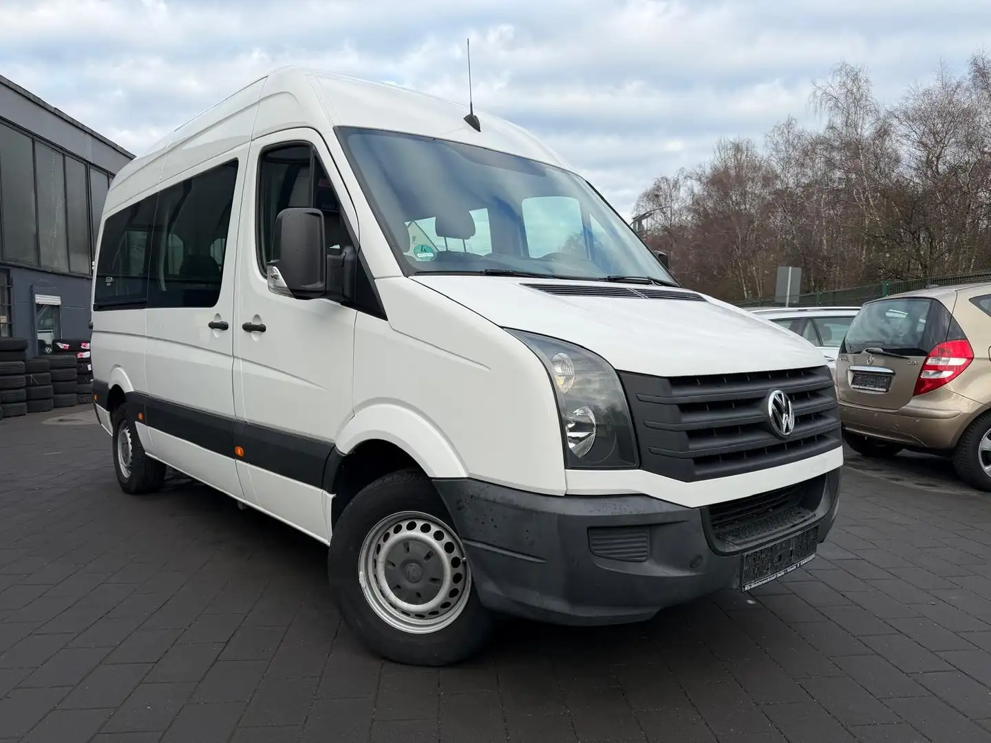Volkswagen Crafter 35 mittel L2H2 Hochdach Behindertengerecht 9 Sitze Weiß - 1