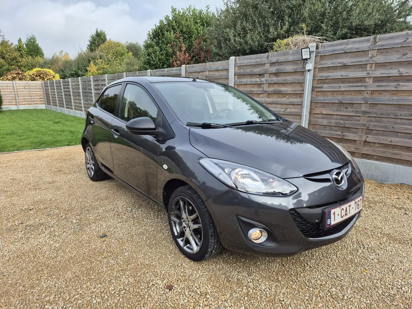 Mazda 2 1.3i Sport Navigator prête à immatriculé - 2