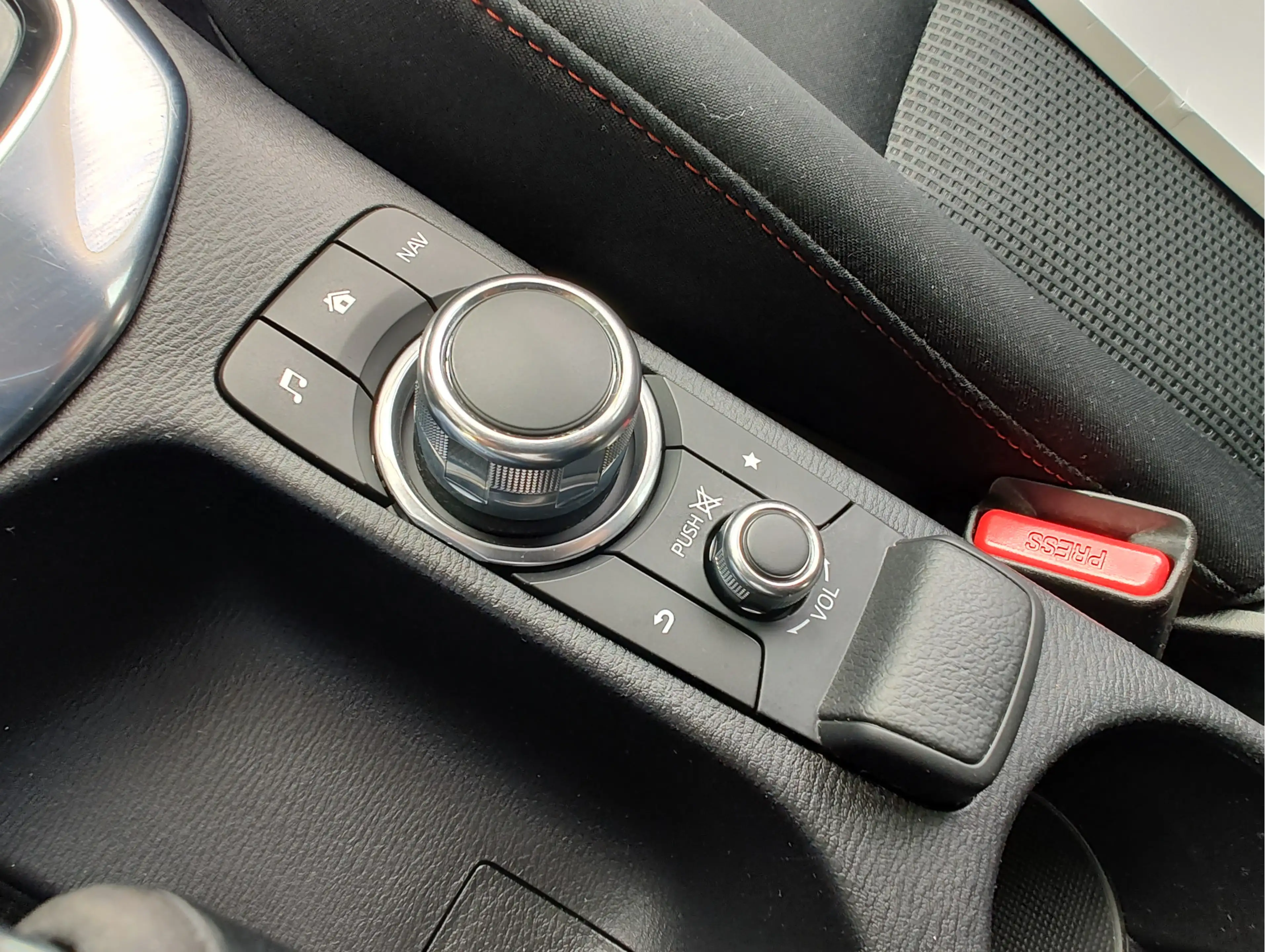 Mazda 2 1.5 SKYACTIV-G GT-M Keyless | Carplay/Android | Do — photo 21
