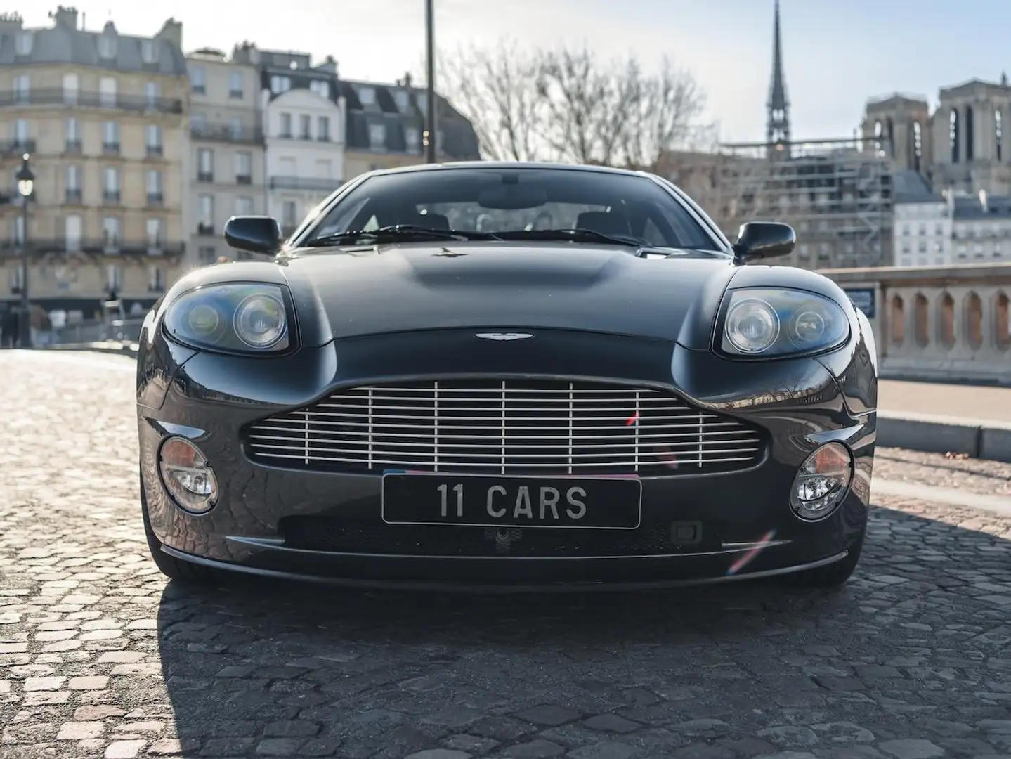 Aston Martin Vanquish Vanquish Grau - 2