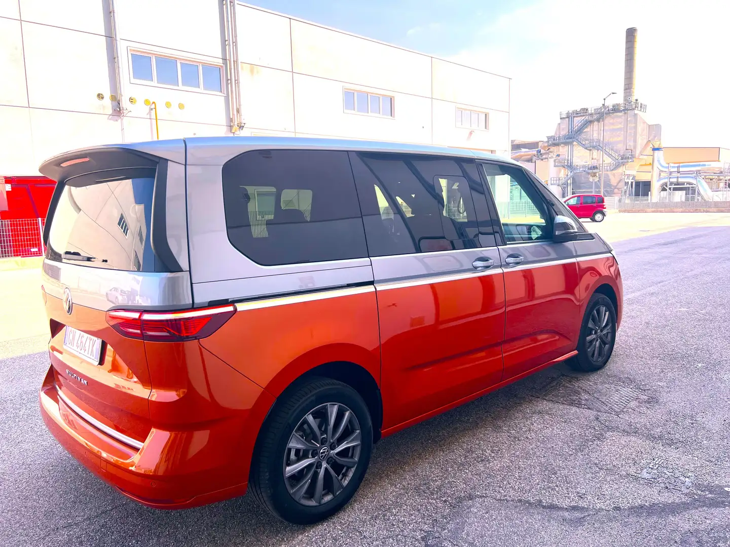 Volkswagen T7 Multivan Multivan T7 2022 2.0 tdi Life 150cv Oranžová - 2