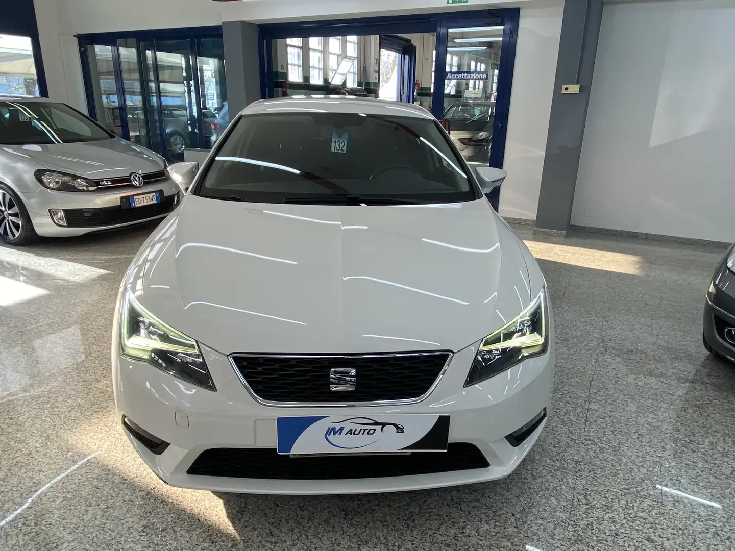 SEAT Leon 5p 1.4 tgi Business Led s&s 110cv Blanco - 1