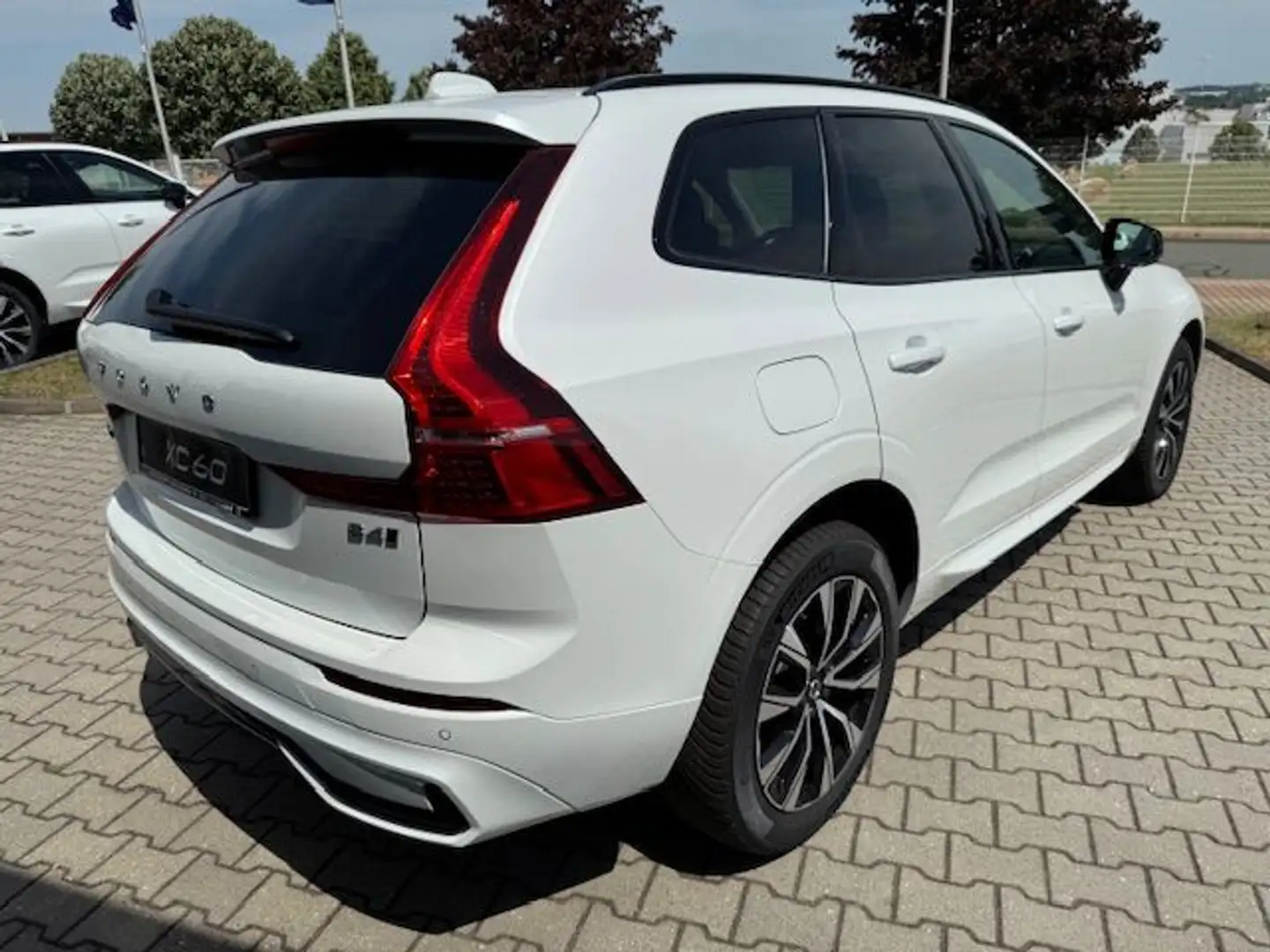 Volvo XC60 B4 D AWD Plus Dark ACC, BLIS, AHK - 2