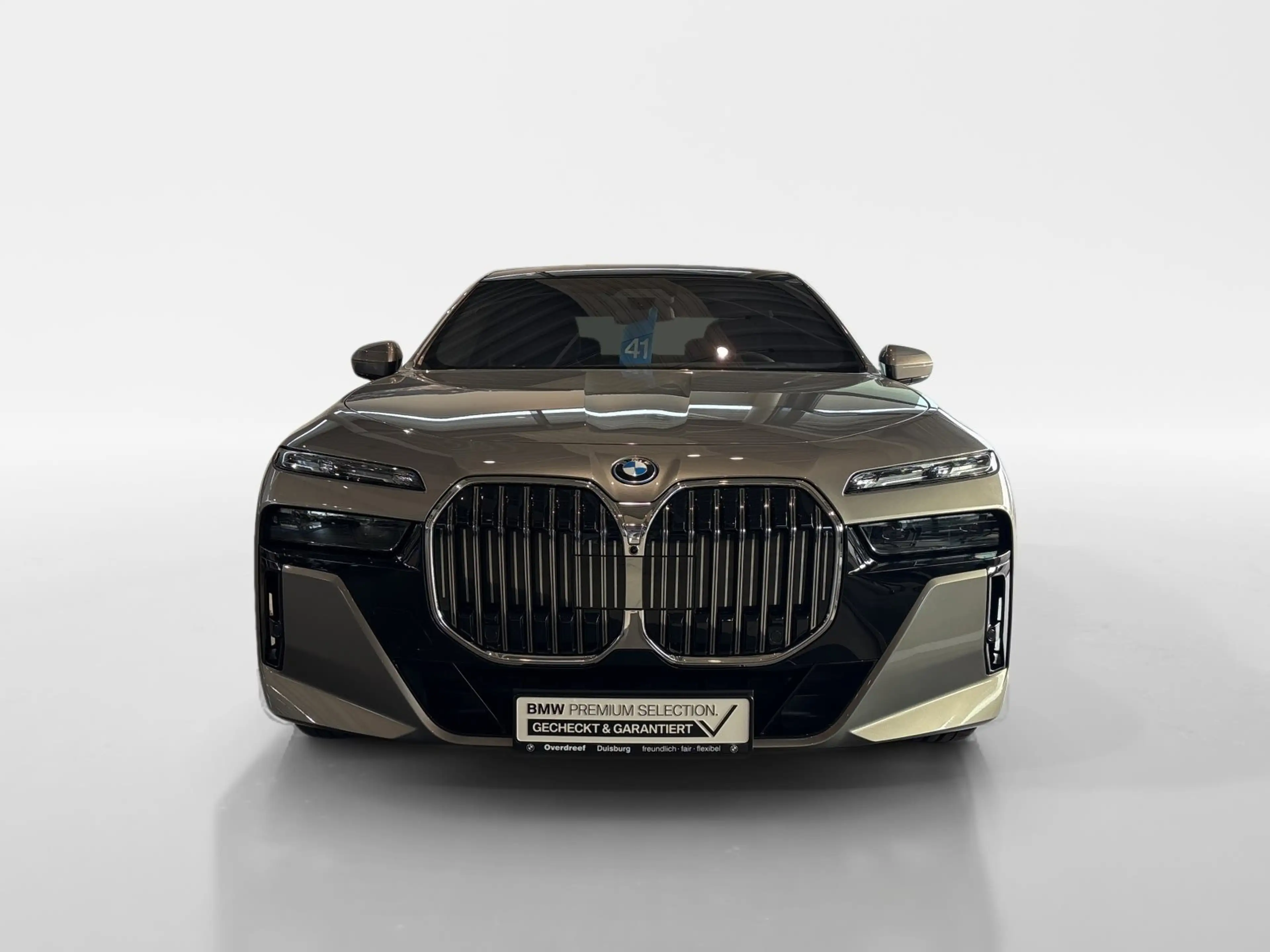 BMW 750 e xDrive — photo 8