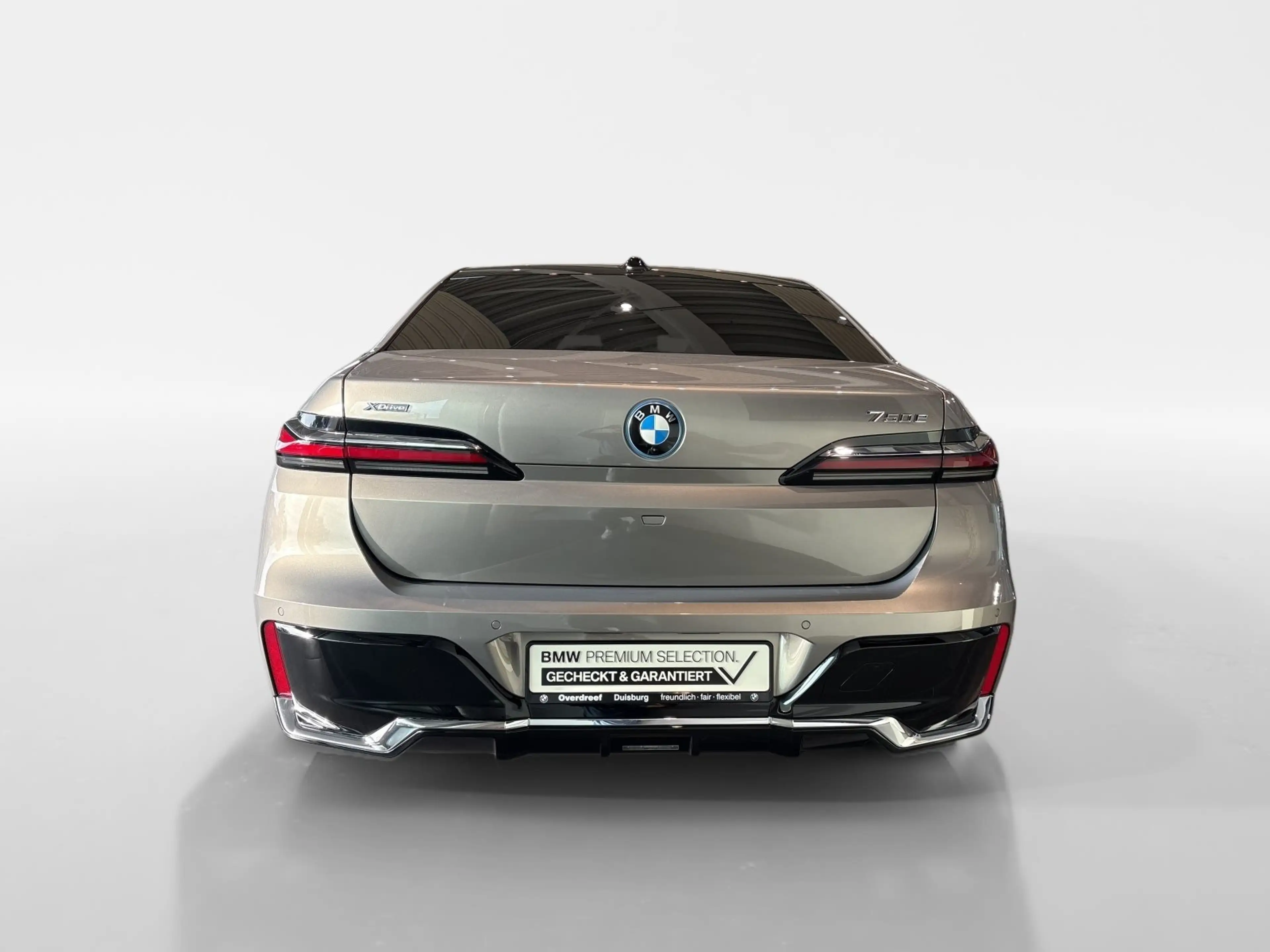 BMW 750 e xDrive — photo 4