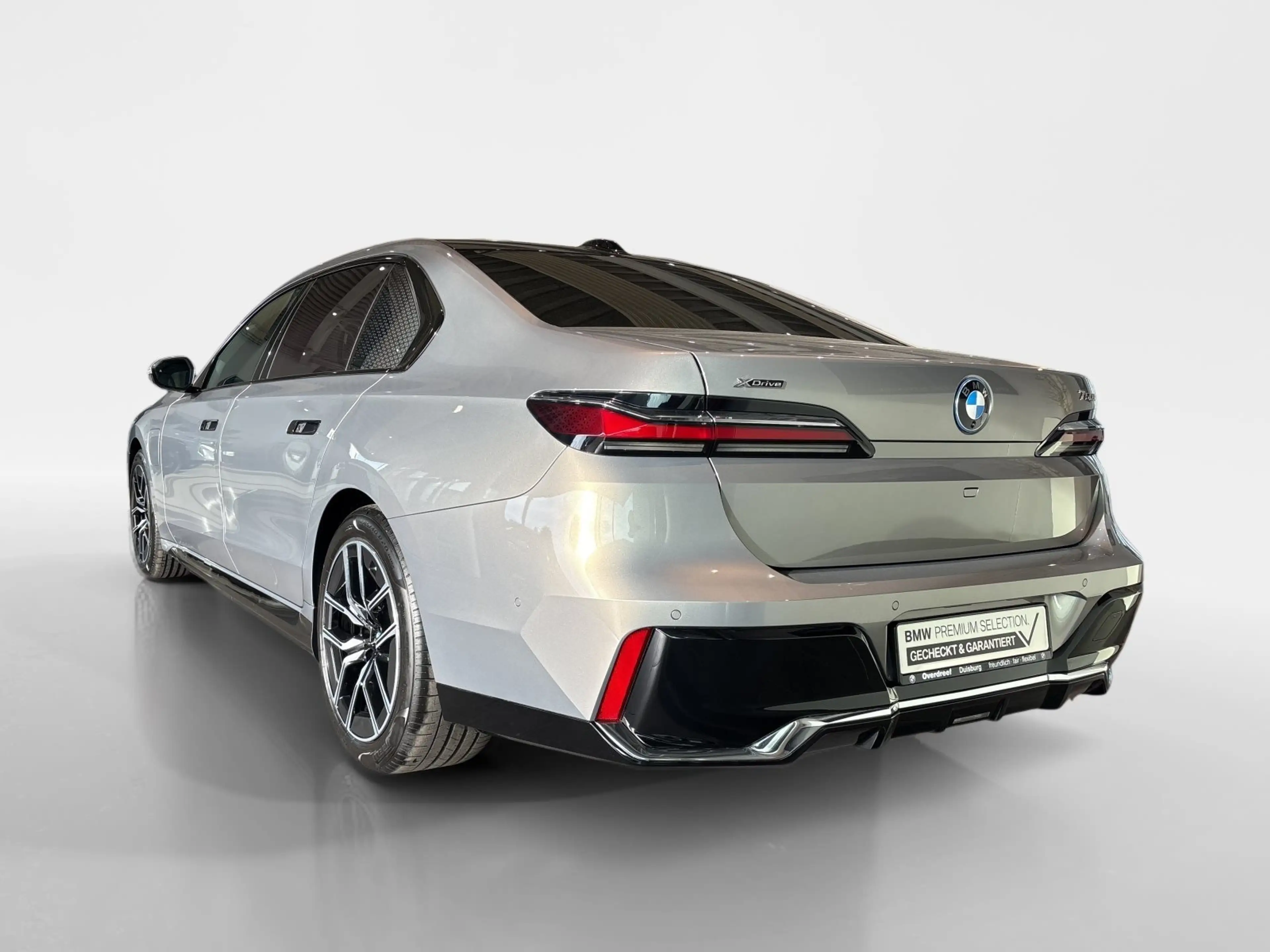 BMW 750 e xDrive — photo 3