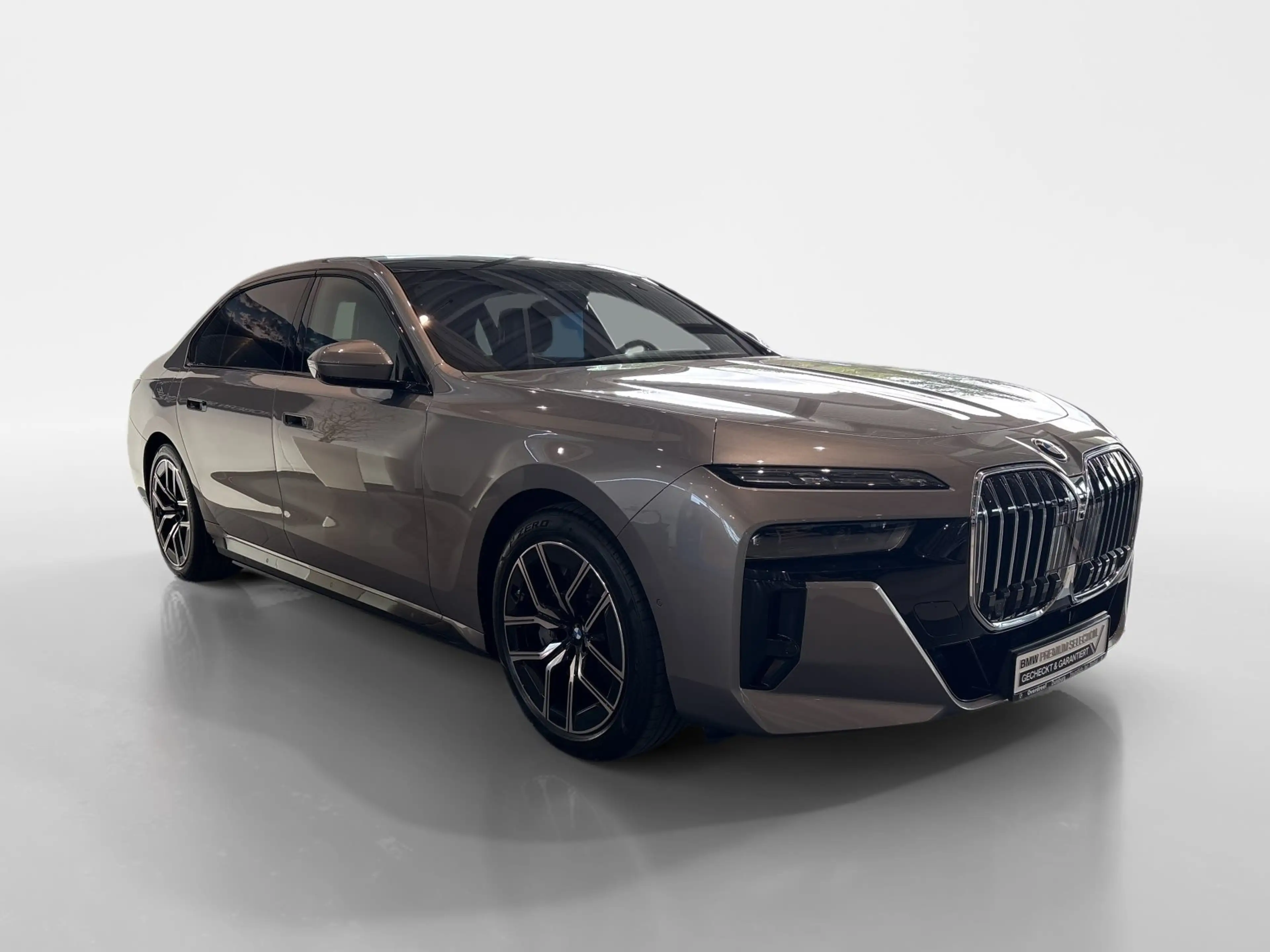BMW 750 e xDrive — photo 7