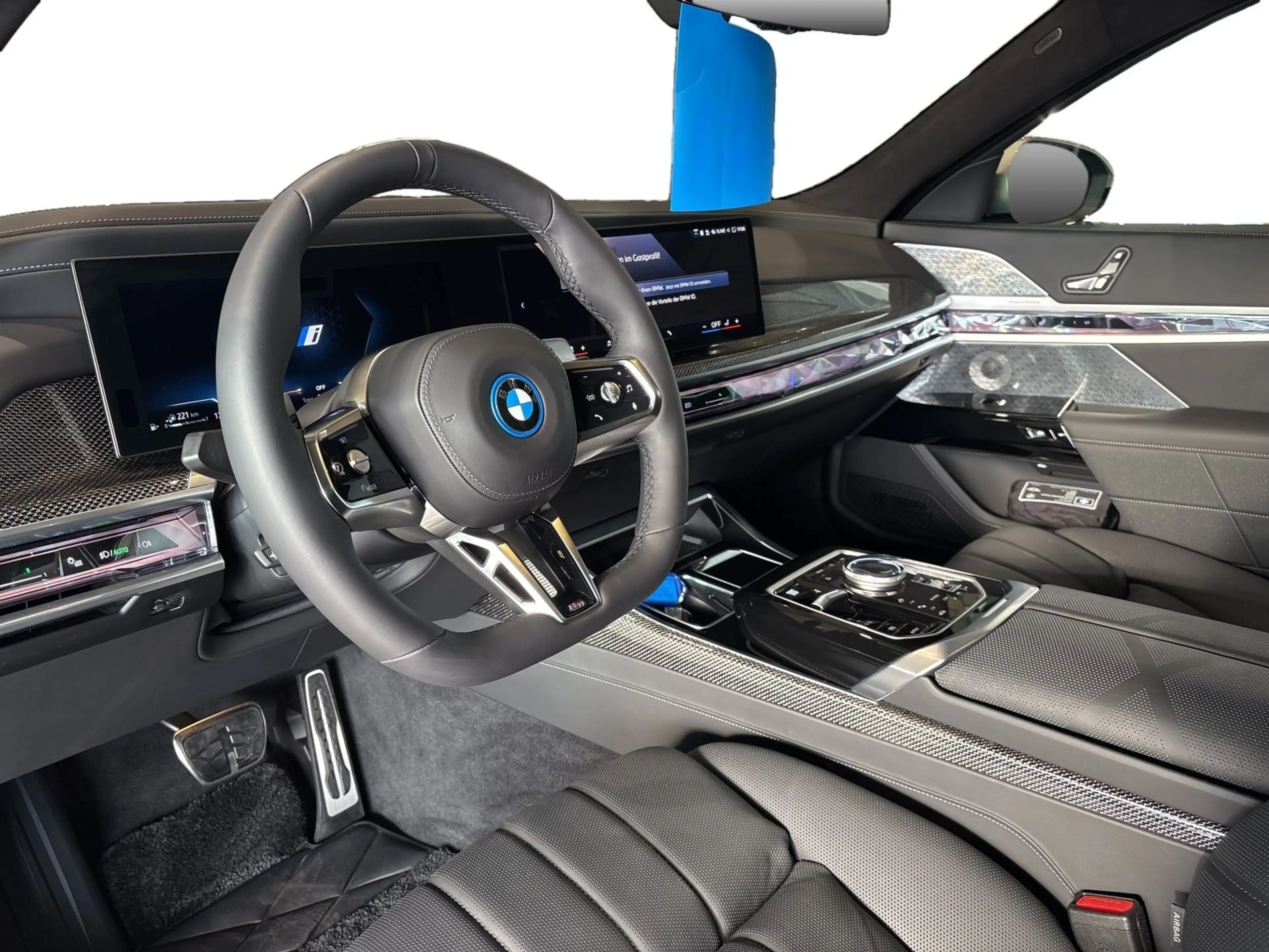 BMW 750 e xDrive — photo 12
