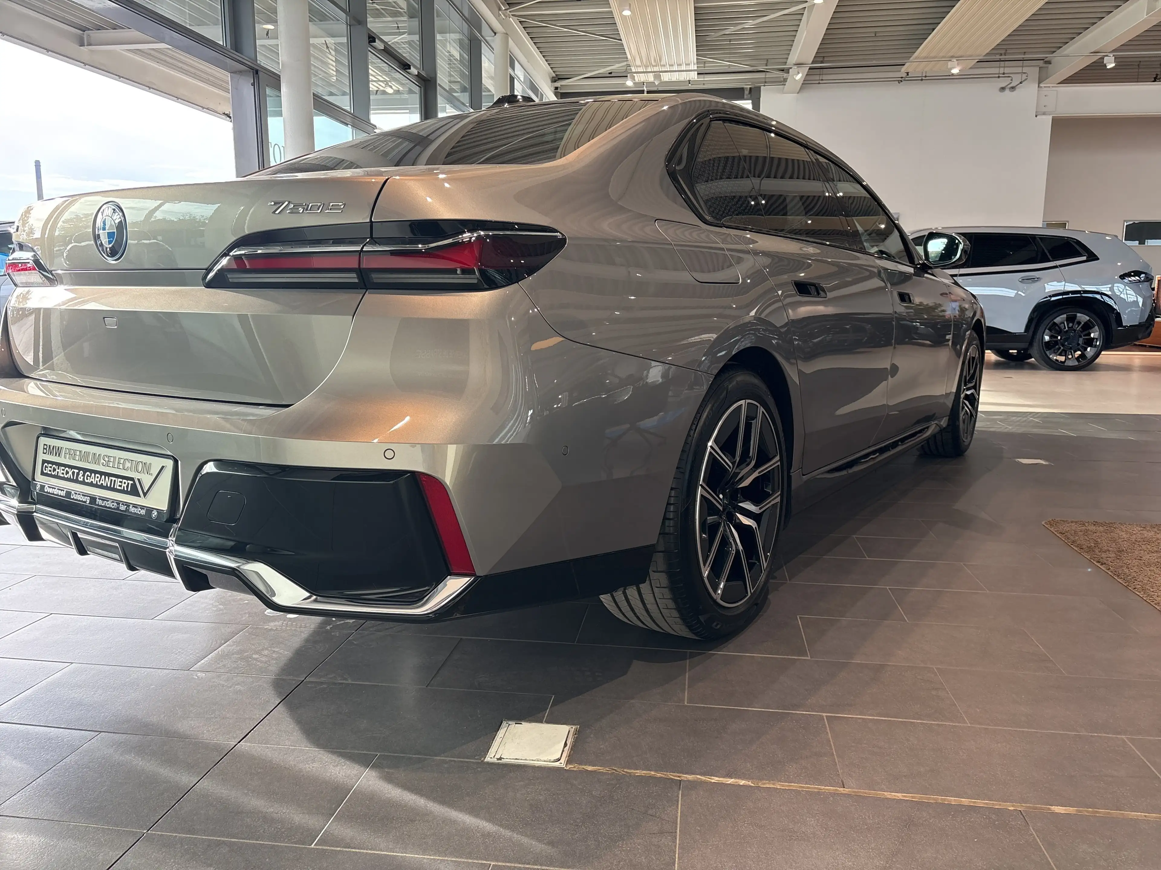 BMW 750 e xDrive — photo 5