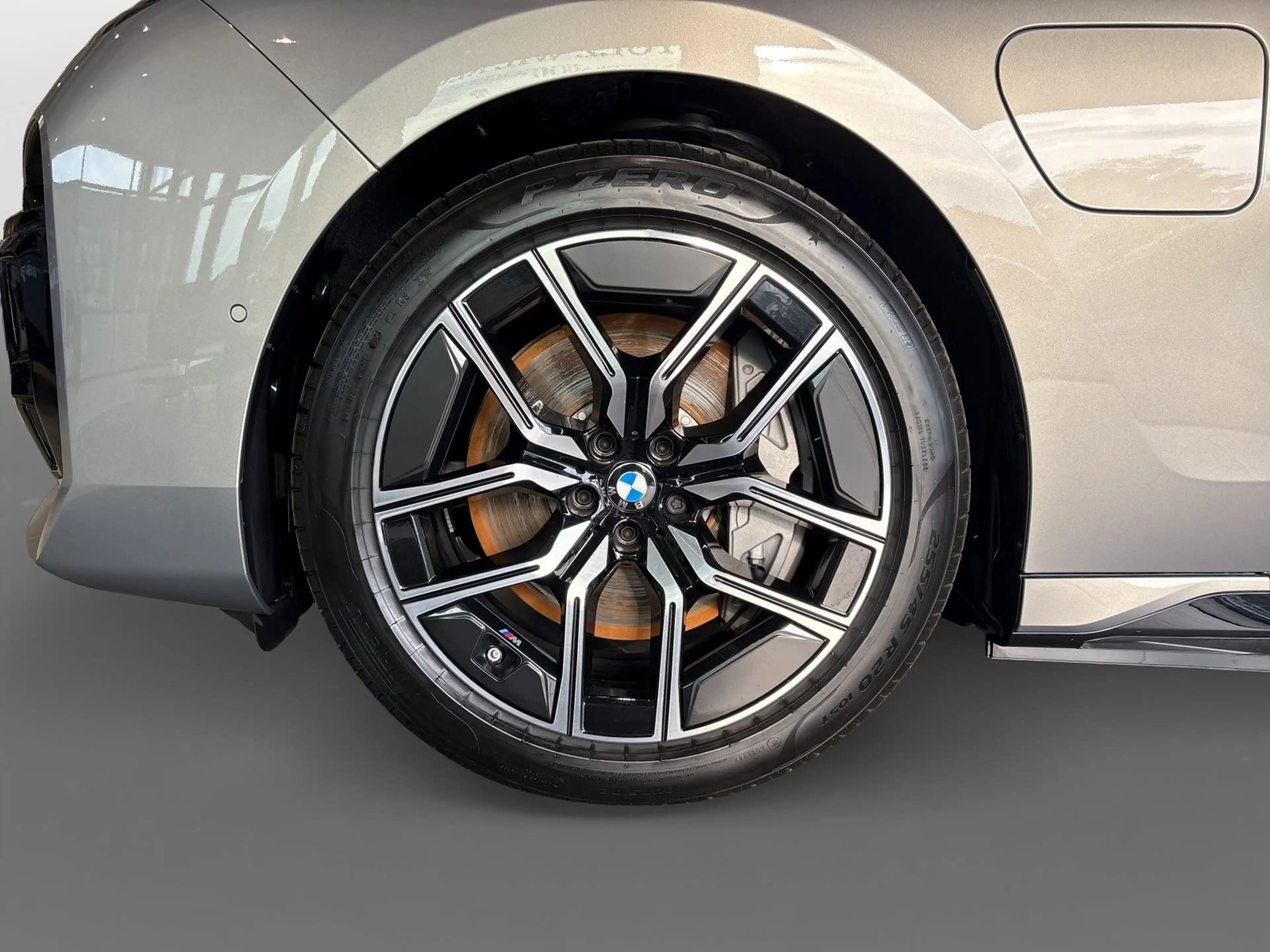 BMW 750 e xDrive — photo 9