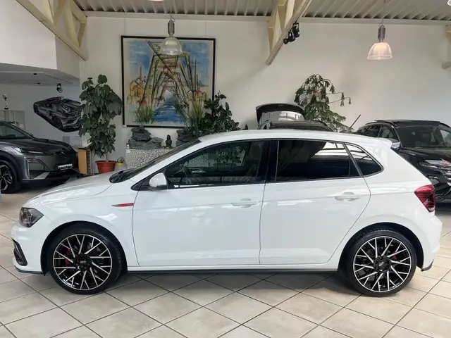 Volkswagen Polo view 8