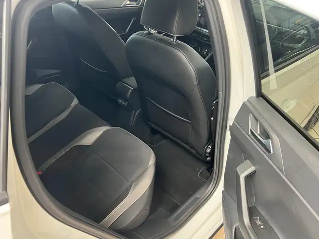 Volkswagen Polo view 13