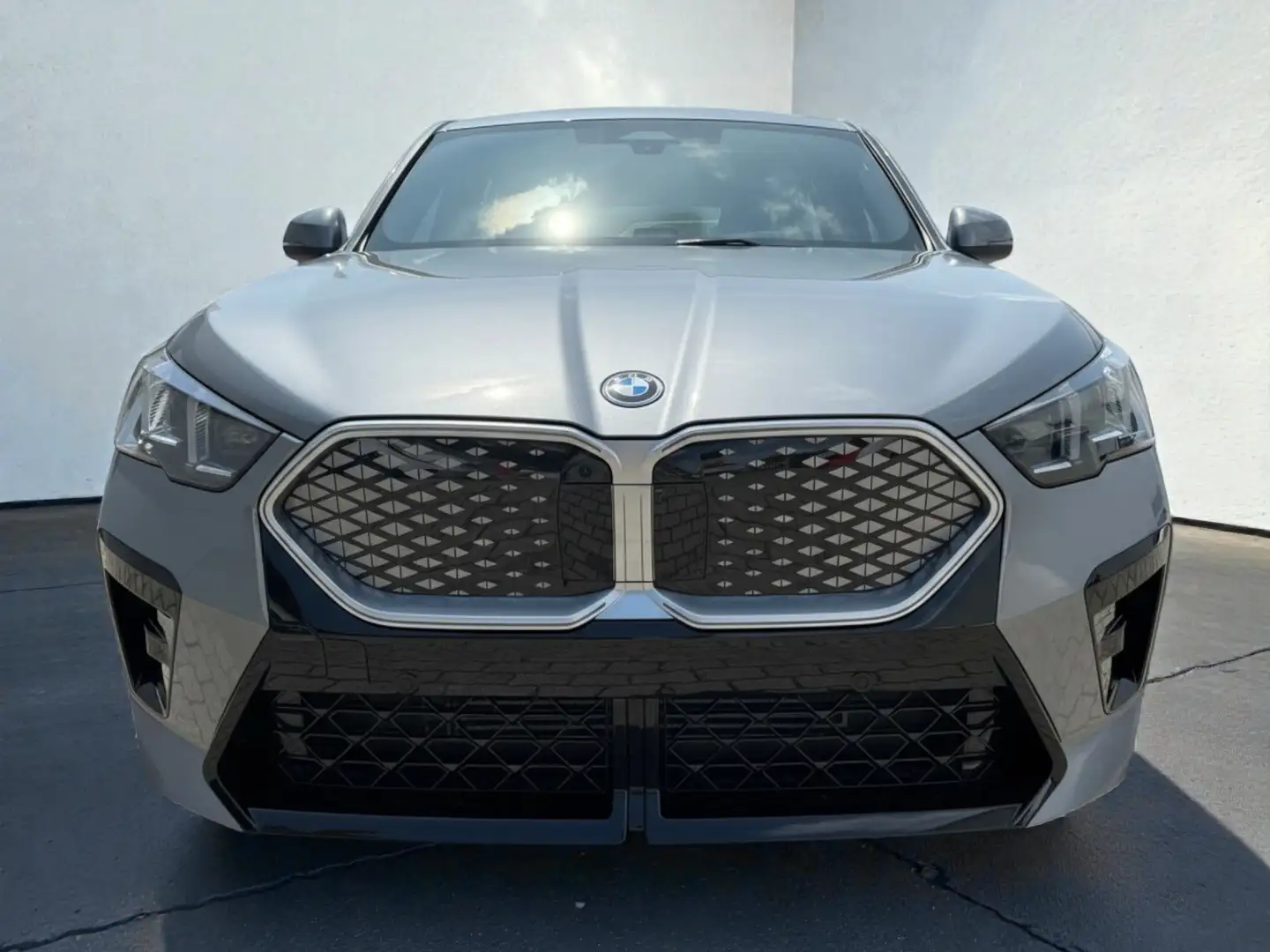 BMW iX2 30 xDrive M Sport Schwarz - 2