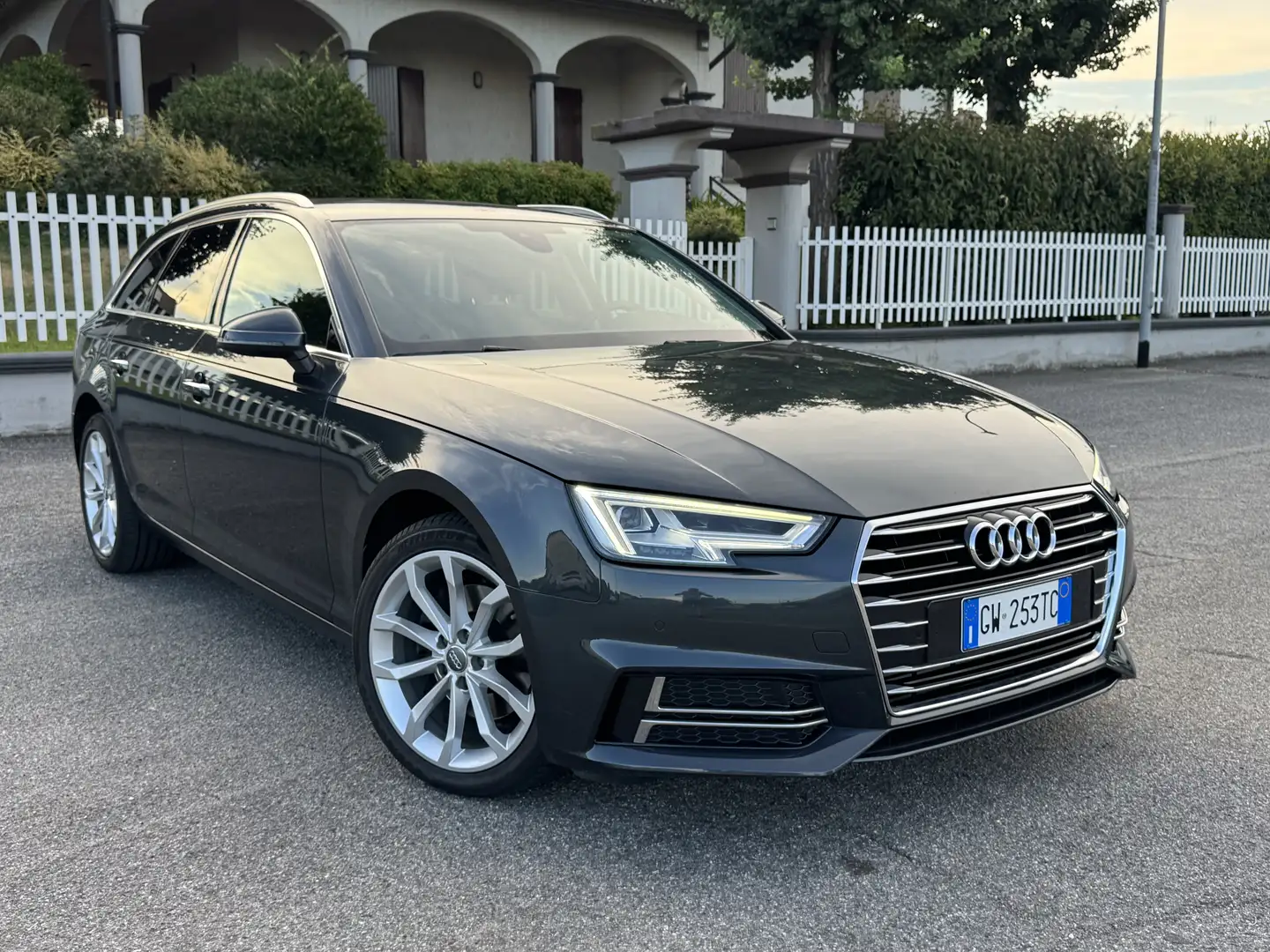 Audi A4 Avant 2.0 tfsi g-tron 170cv s-tronic Grigio - 1