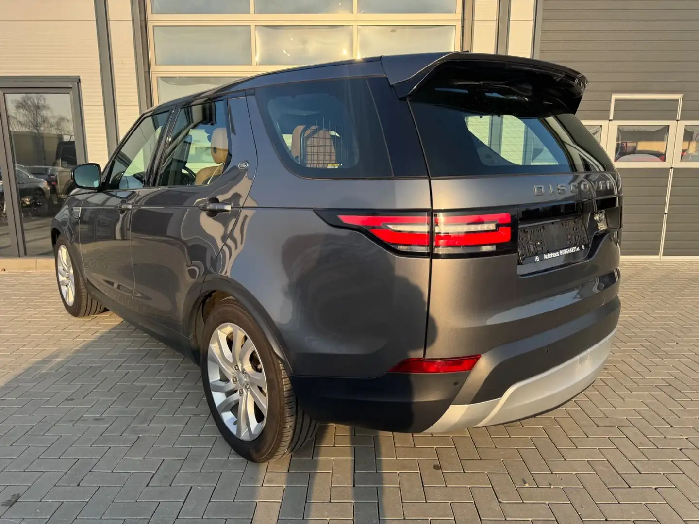 Land Rover Discovery 2.0 SD4 Pano/Kamera/Leder/Median Šedá - 2