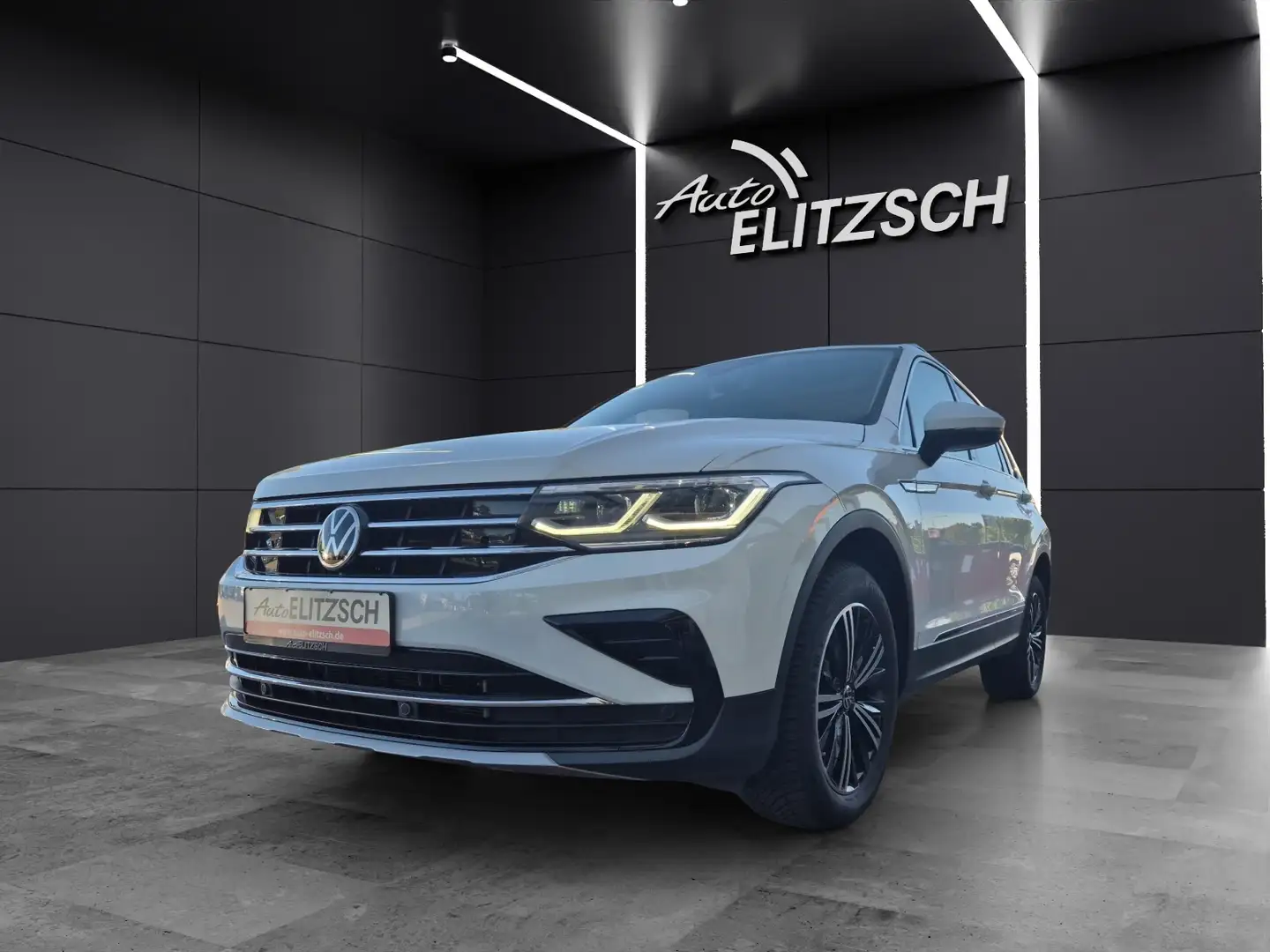 Volkswagen Tiguan TDI Elegance DSG 4M Matrix AID Pano ACC PDC SH 18" Weiß - 2