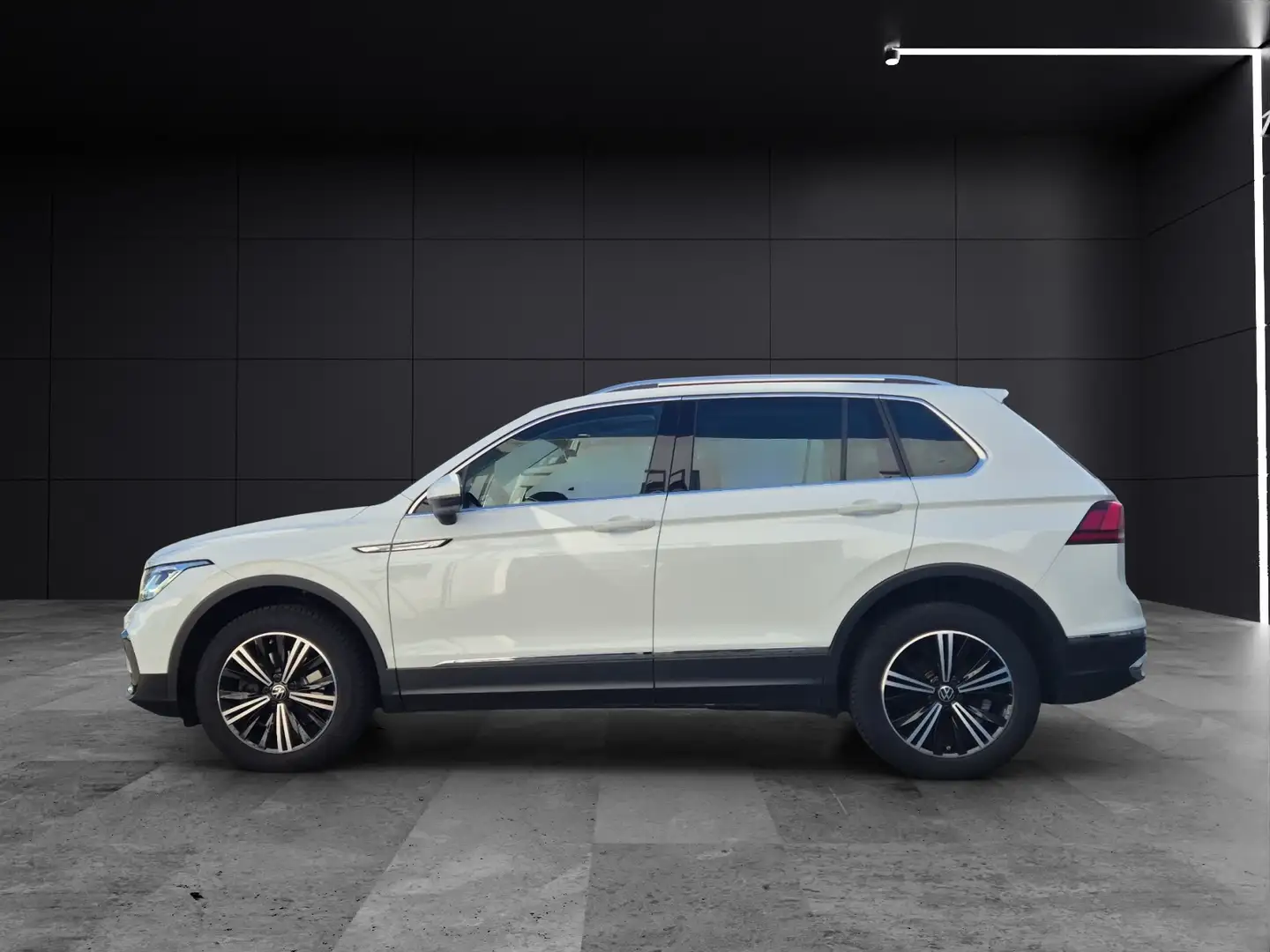 Volkswagen Tiguan TDI Elegance DSG 4M Matrix AID Pano ACC PDC SH 18" Weiß - 2