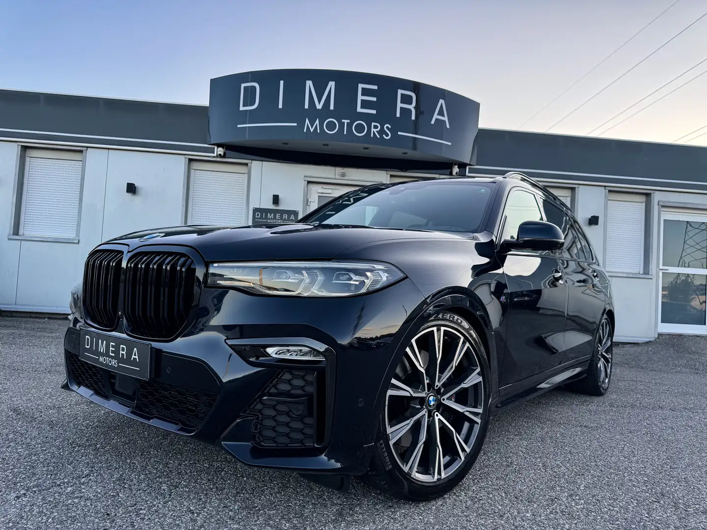 BMW X7 xDrive 40i M-SPORT, 1.BESITZ, PANO, SOFT, 7-SITZER Schwarz - 1