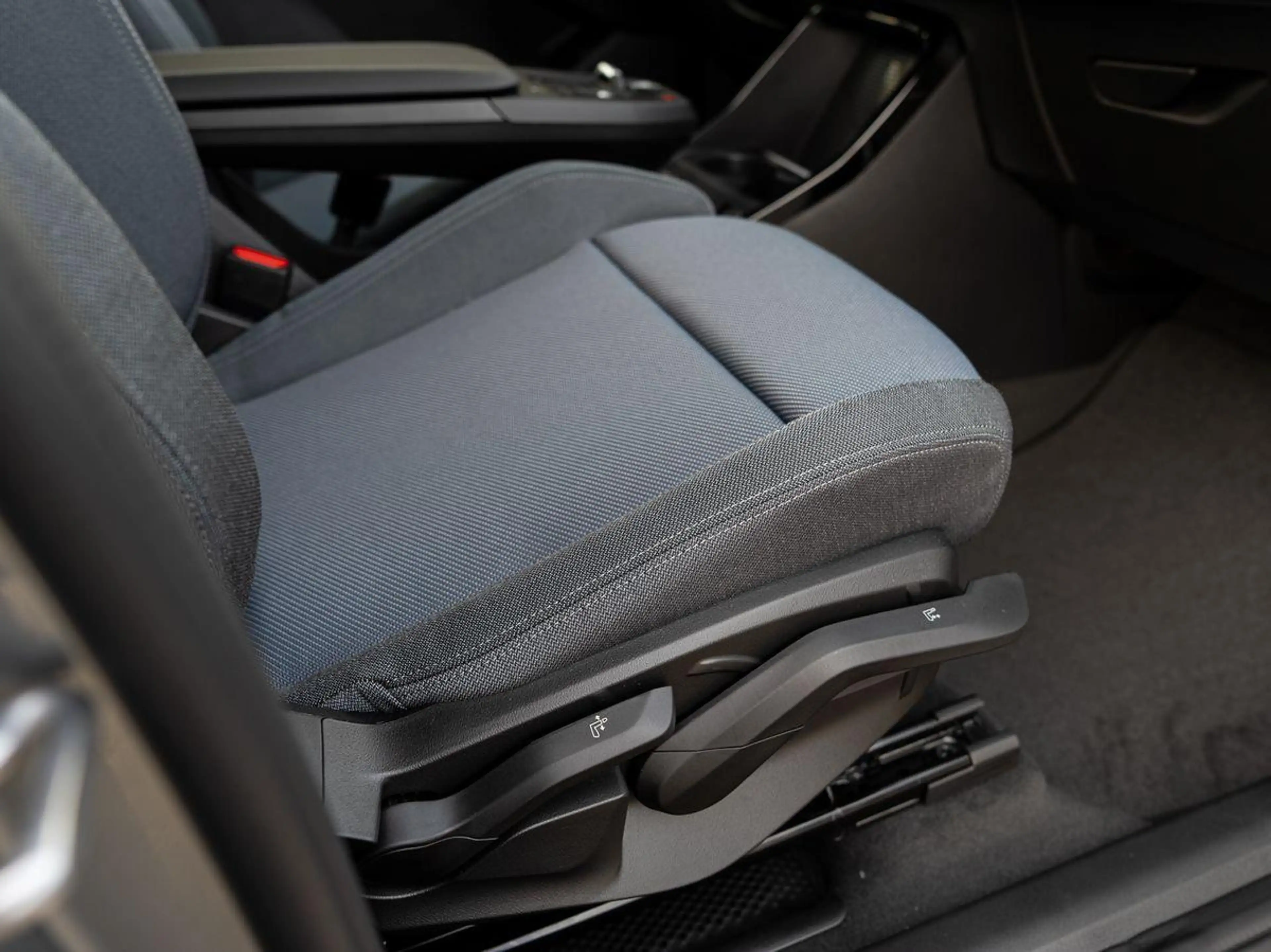 BMW 220 220d Active Tourer AHK PANO Sportsitze SoGlas — photo 12