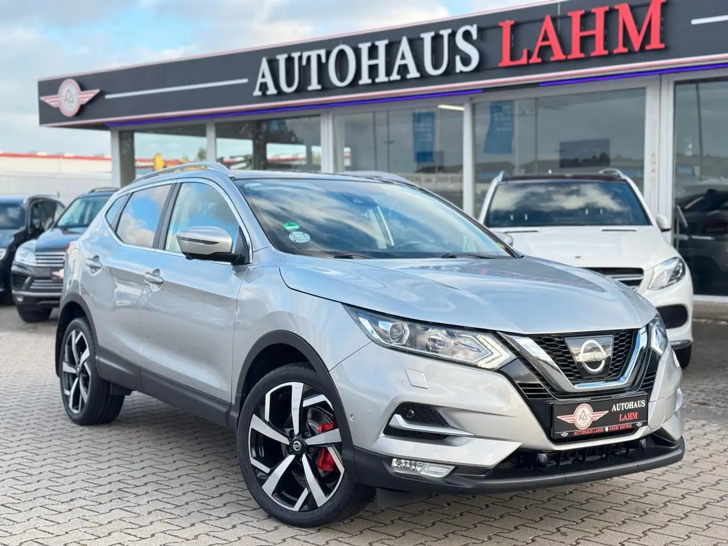 Nissan Qashqai 1.6DCi Auto."N-Connecta"PANO*360°K*KEYLESS* Silber - 1