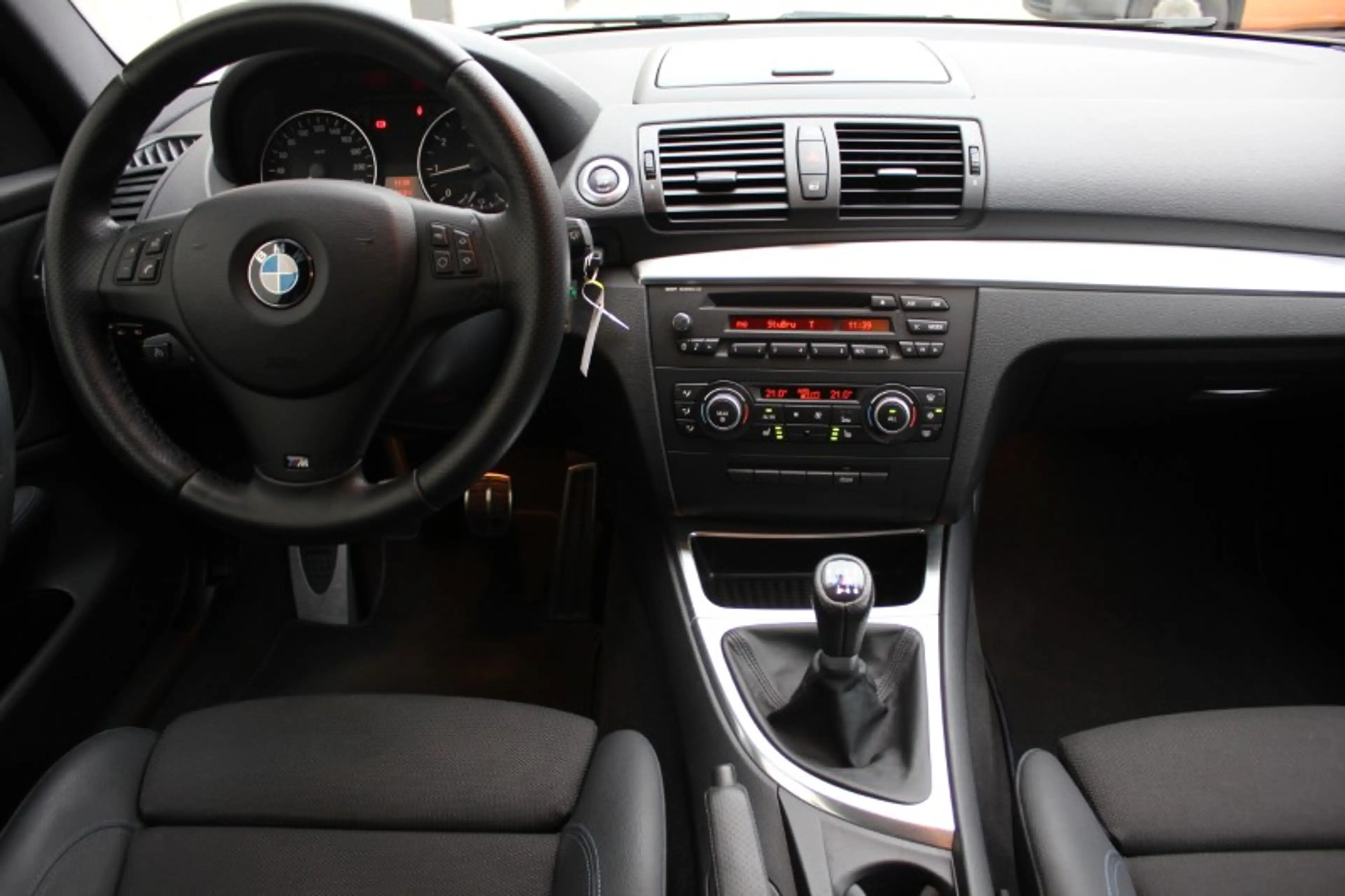BMW 118 118i — photo 8
