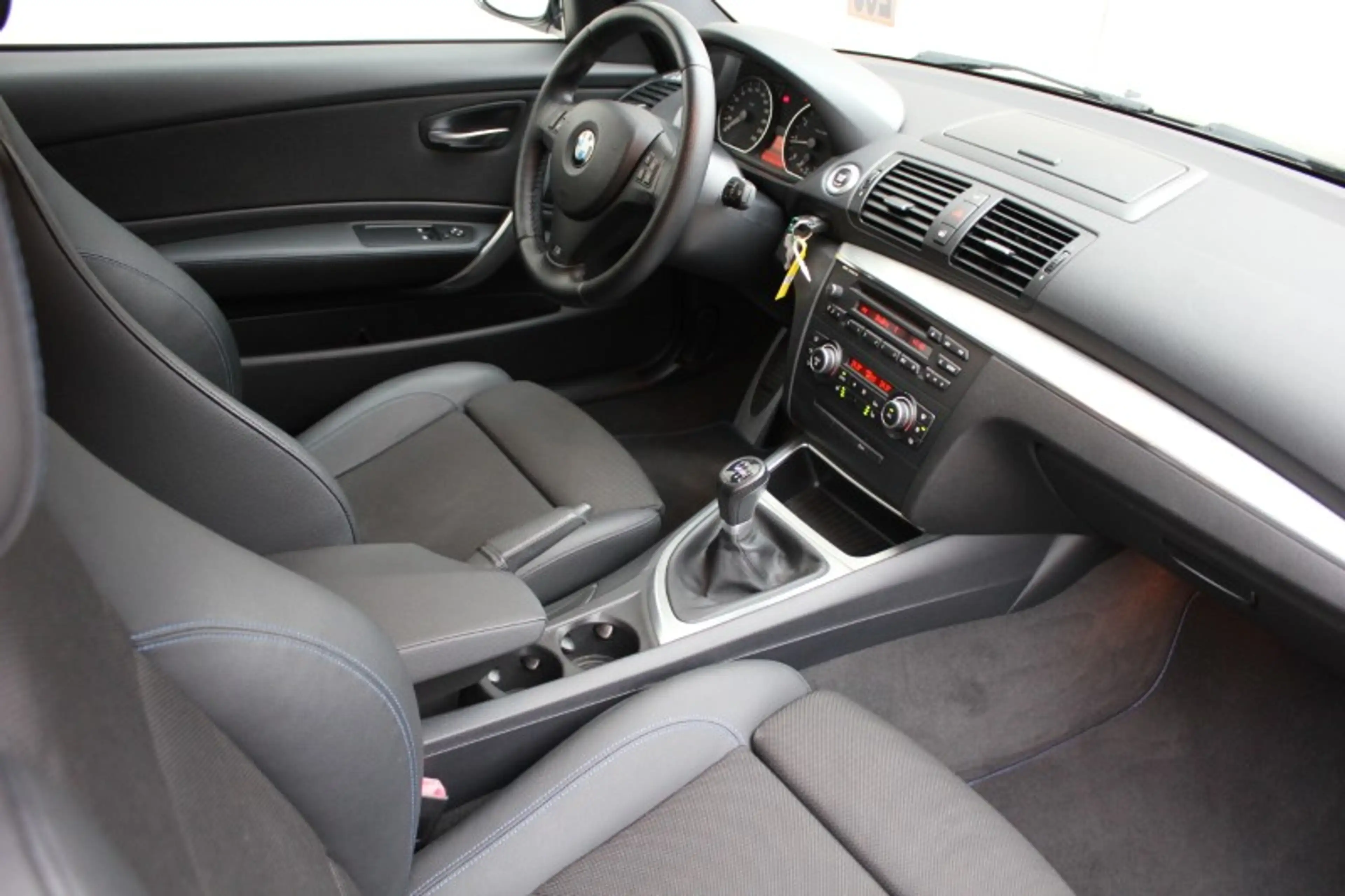 BMW 118 118i — photo 11