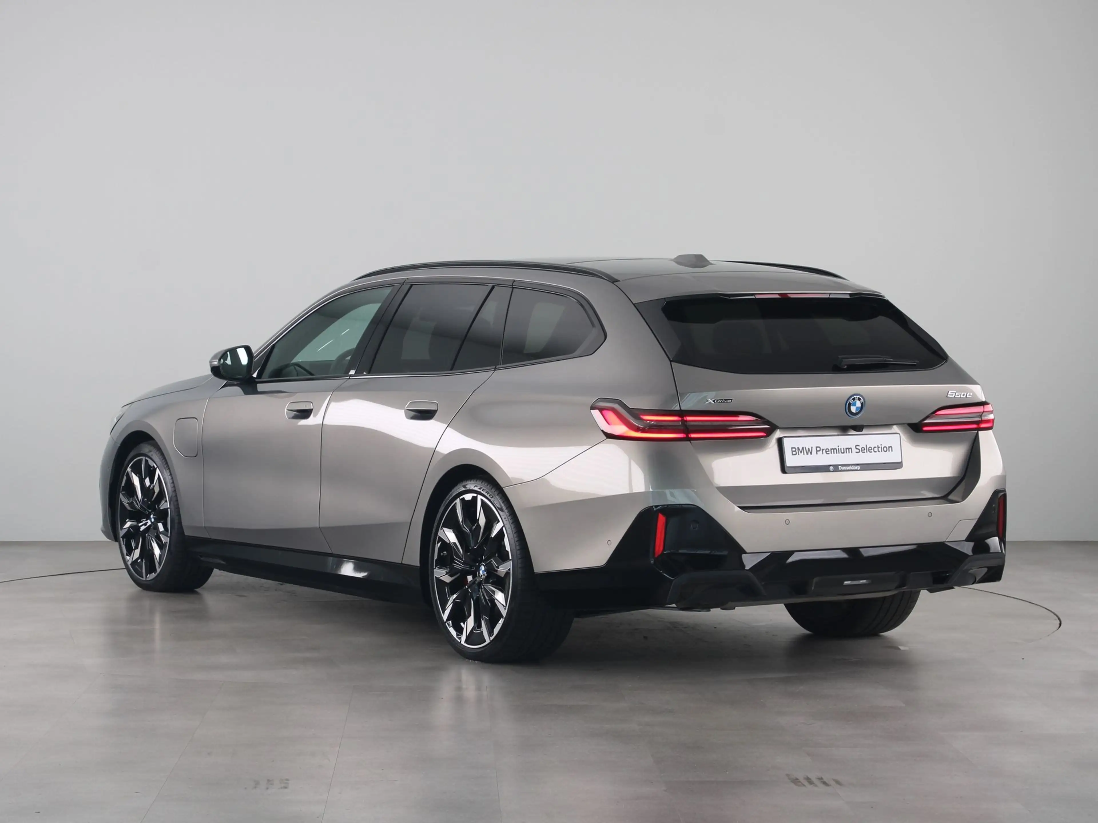 BMW 550 5 Serie 550e Touring xDrive — photo 13