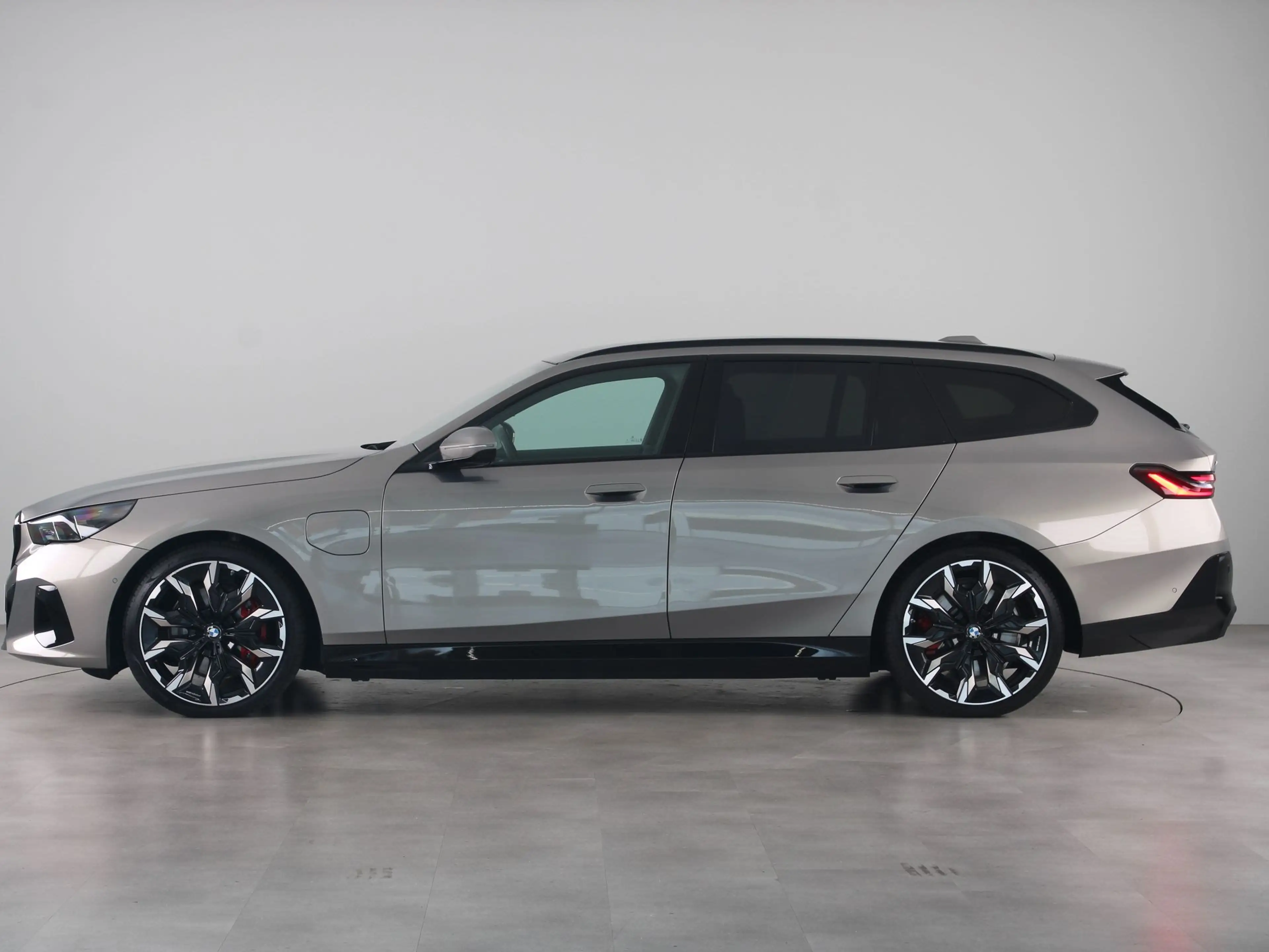 BMW 550 5 Serie 550e Touring xDrive — photo 14