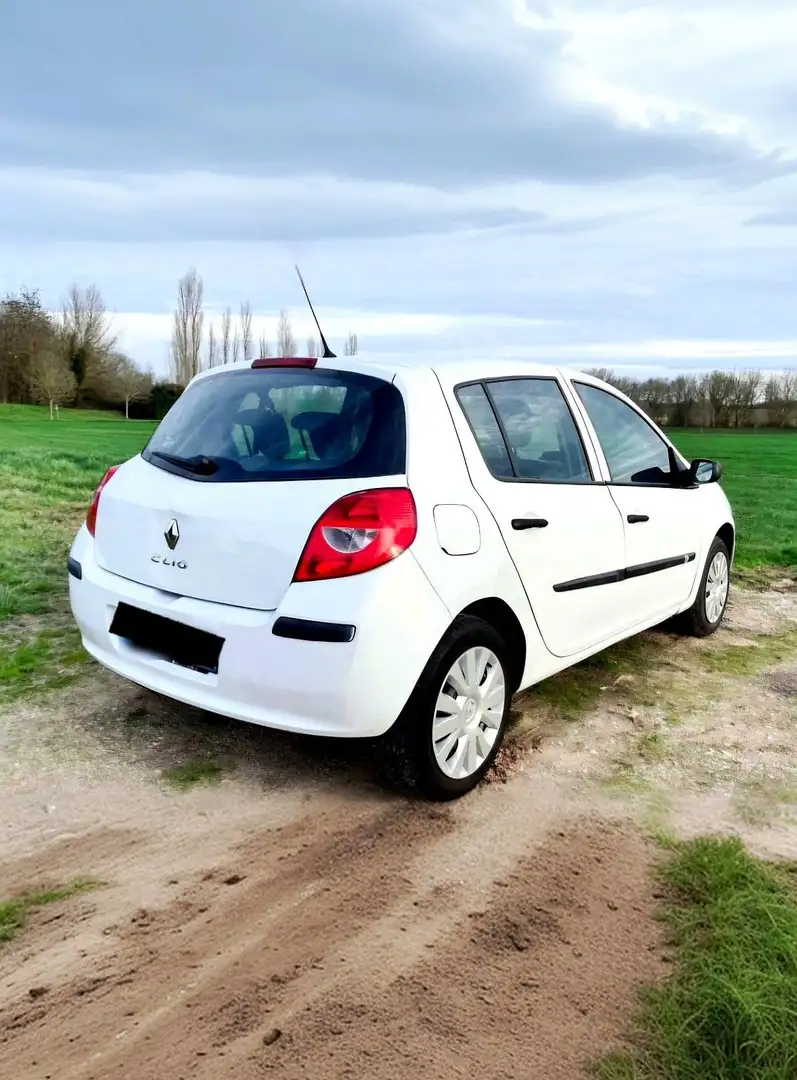 Renault Clio III 1.2 16V 75 eco2 Authentique - 2