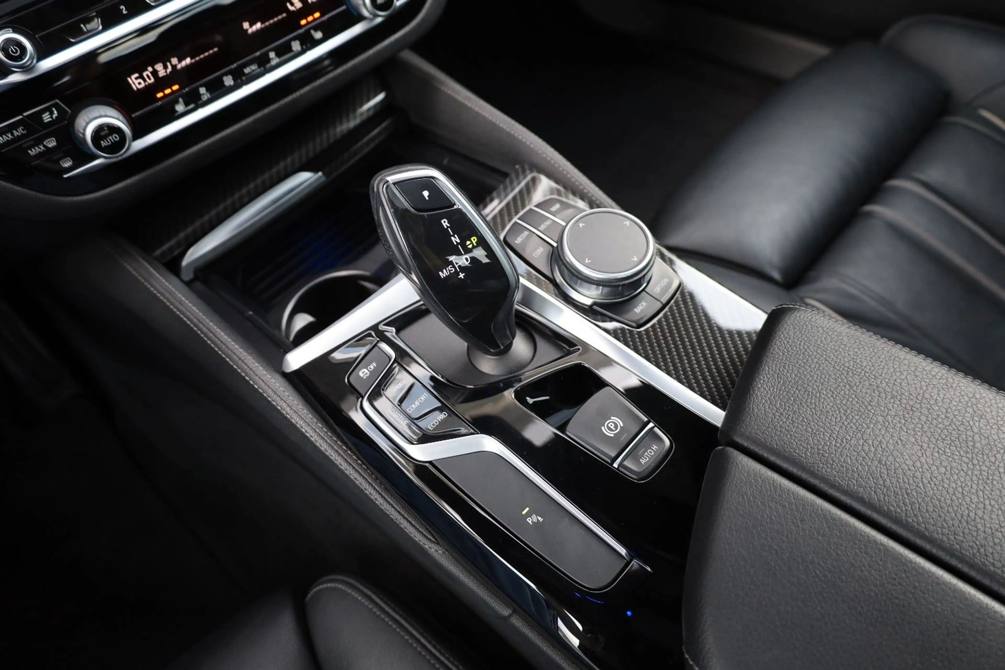 BMW 550 i xDrive/SHZ/LHZ/HK/TOTW/SBD/KAMERA/PDC/R20 — photo 15