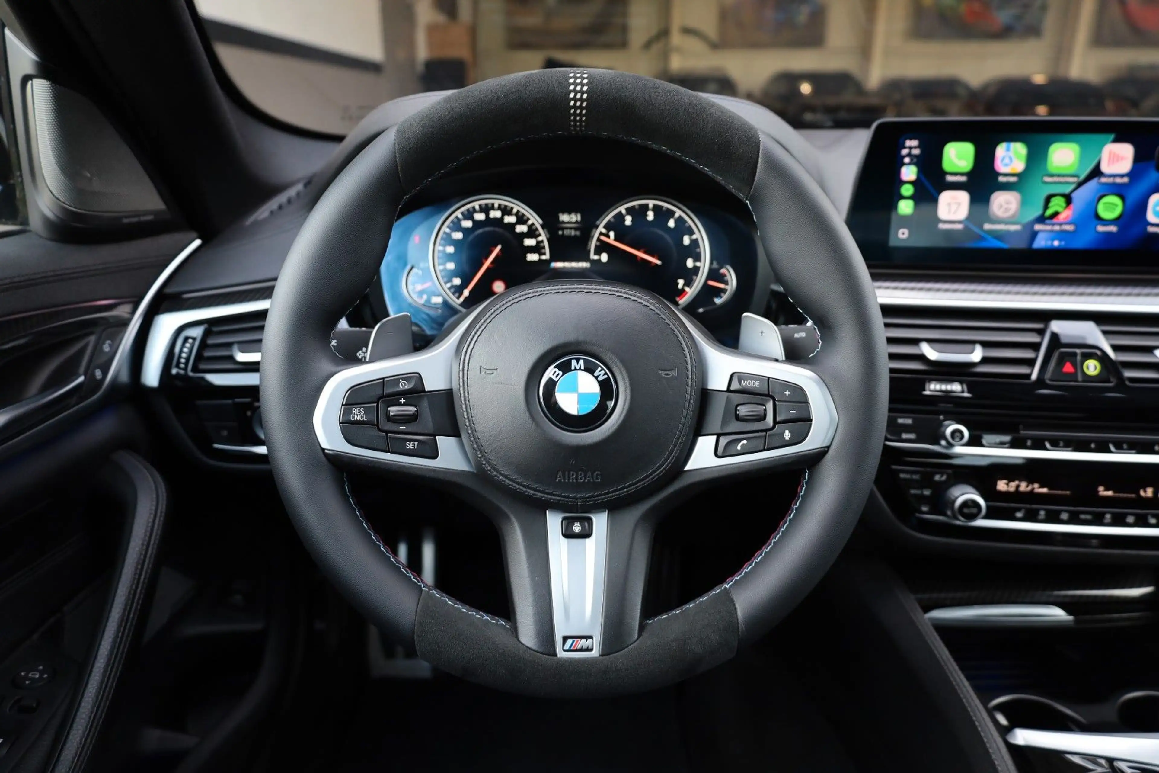 BMW 550 i xDrive/SHZ/LHZ/HK/TOTW/SBD/KAMERA/PDC/R20 — photo 11