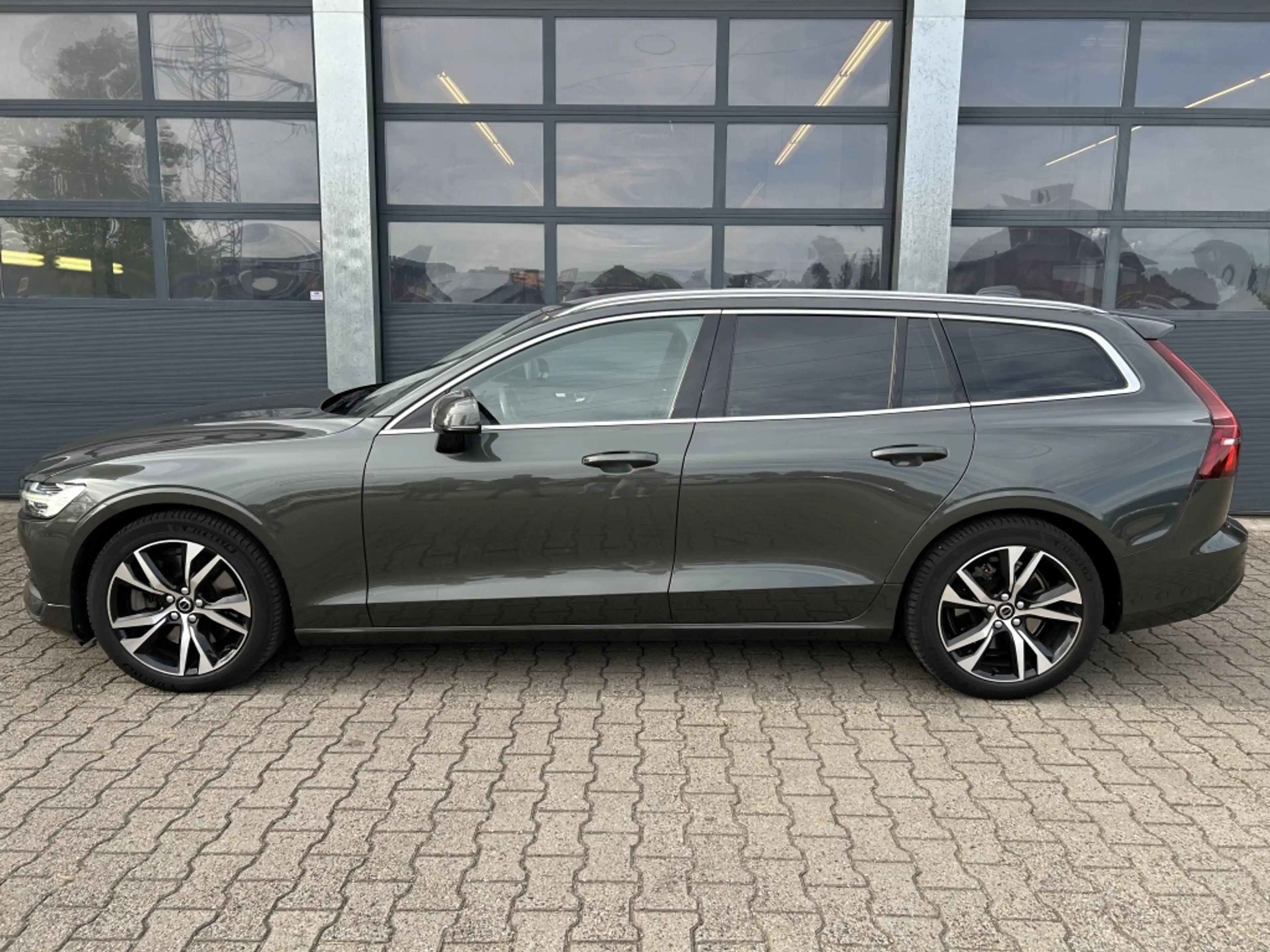 Volvo V60 T5 250pk Geartronic Momentum — photo 2