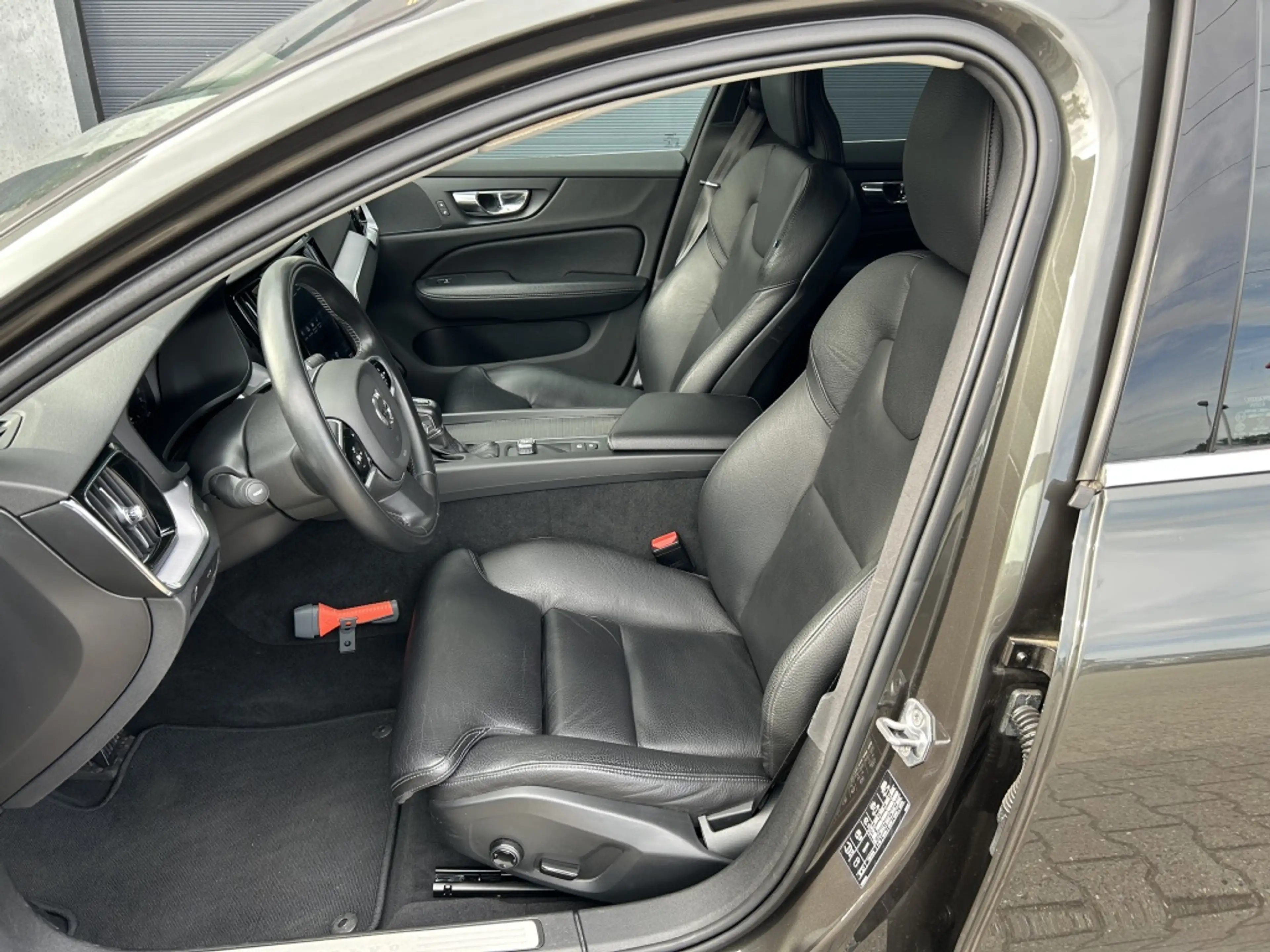 Volvo V60 T5 250pk Geartronic Momentum — photo 6