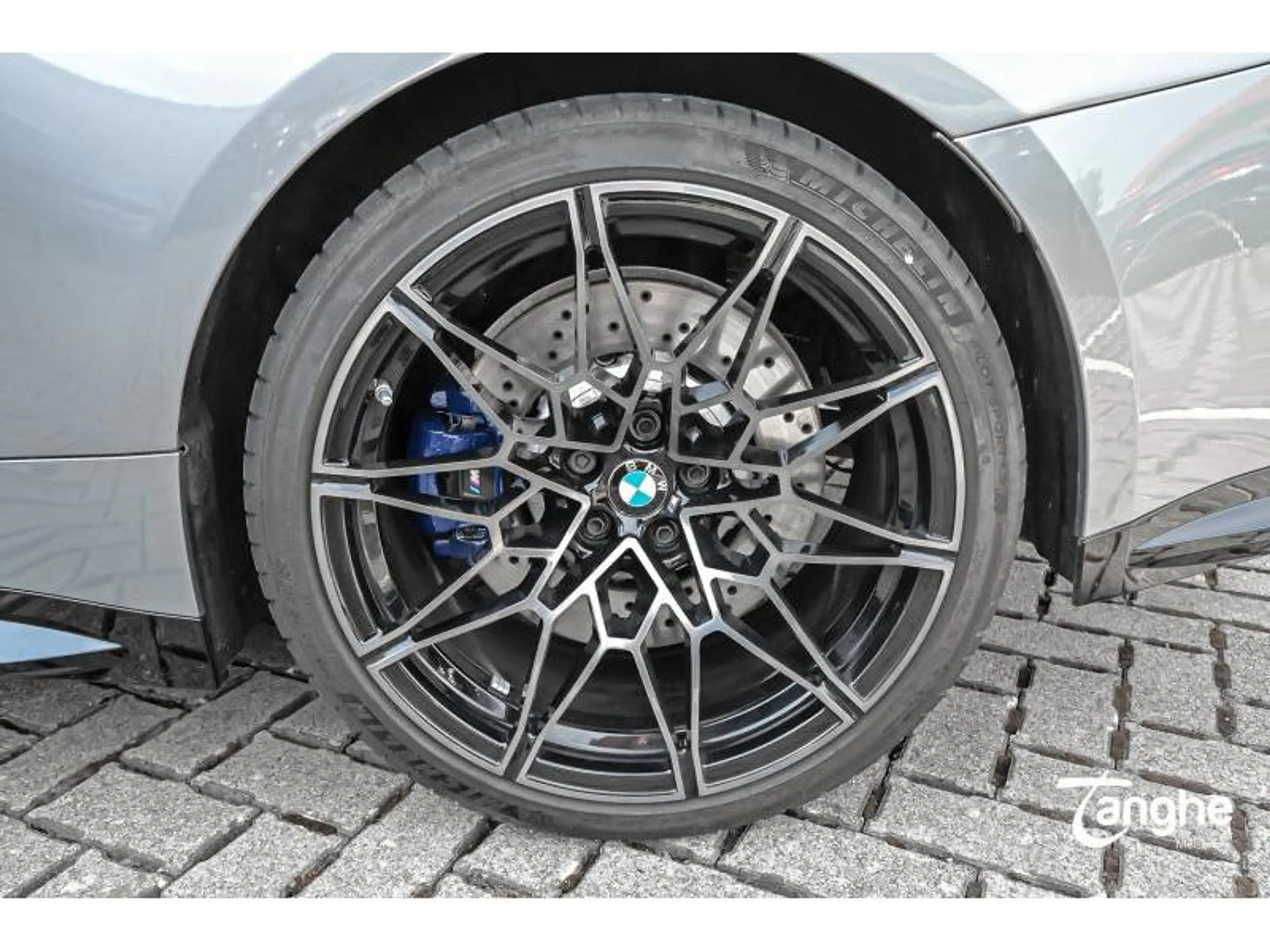 BMW M4 Competition M xDrive — photo 9