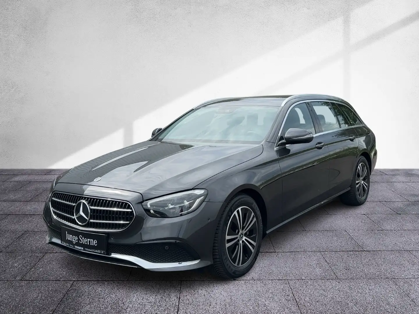 Mercedes-Benz E 220 d 4M T-Modell LED RKam Shz Grau - 2