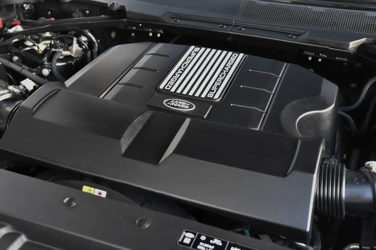 Land Rover Defender 90 P525 V8 ** FULL BLACK / BTW / LICHTE VRACHT *** — foto 6