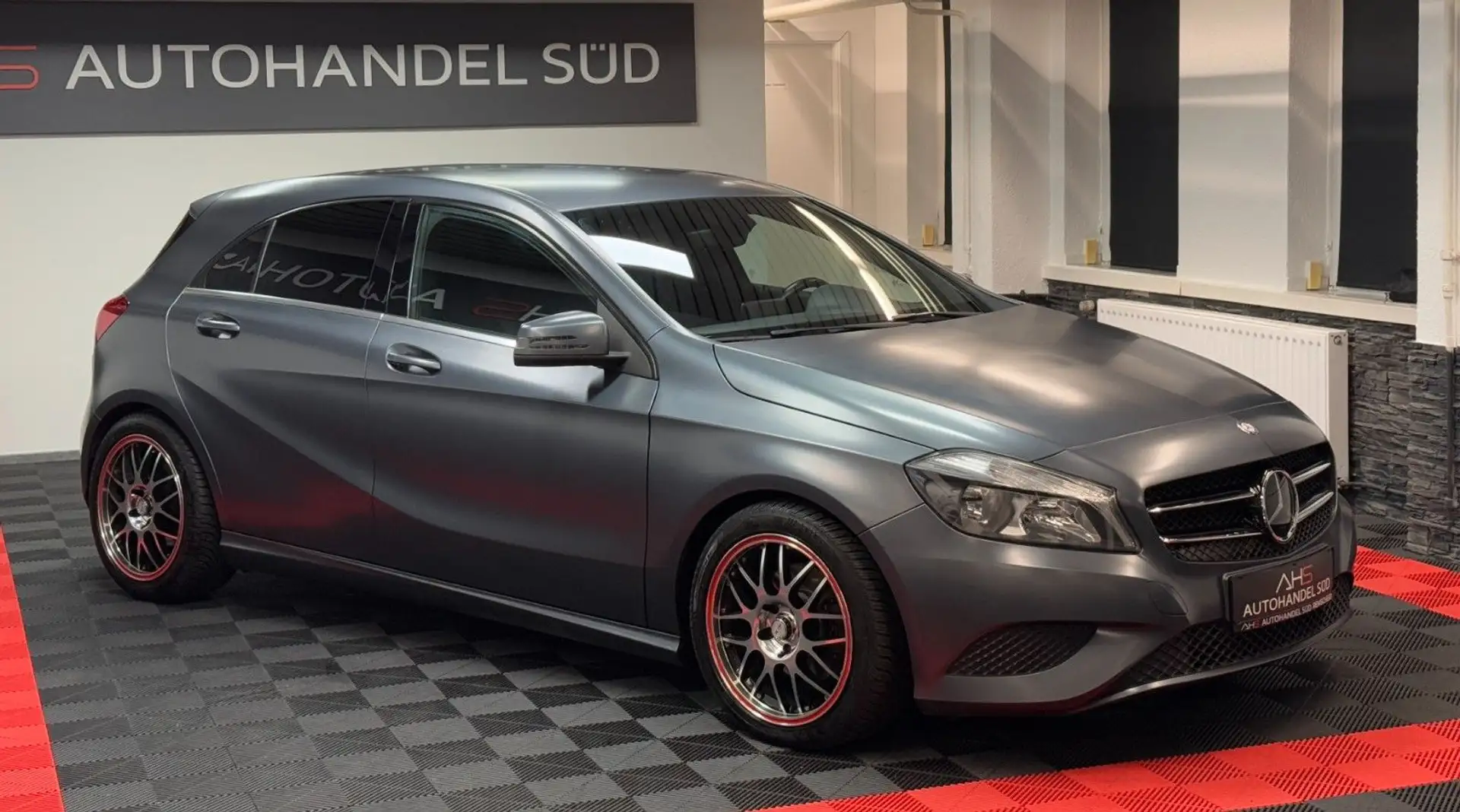 Mercedes-Benz A 180 A A 180 BlueEfficiency Schwarz - 2
