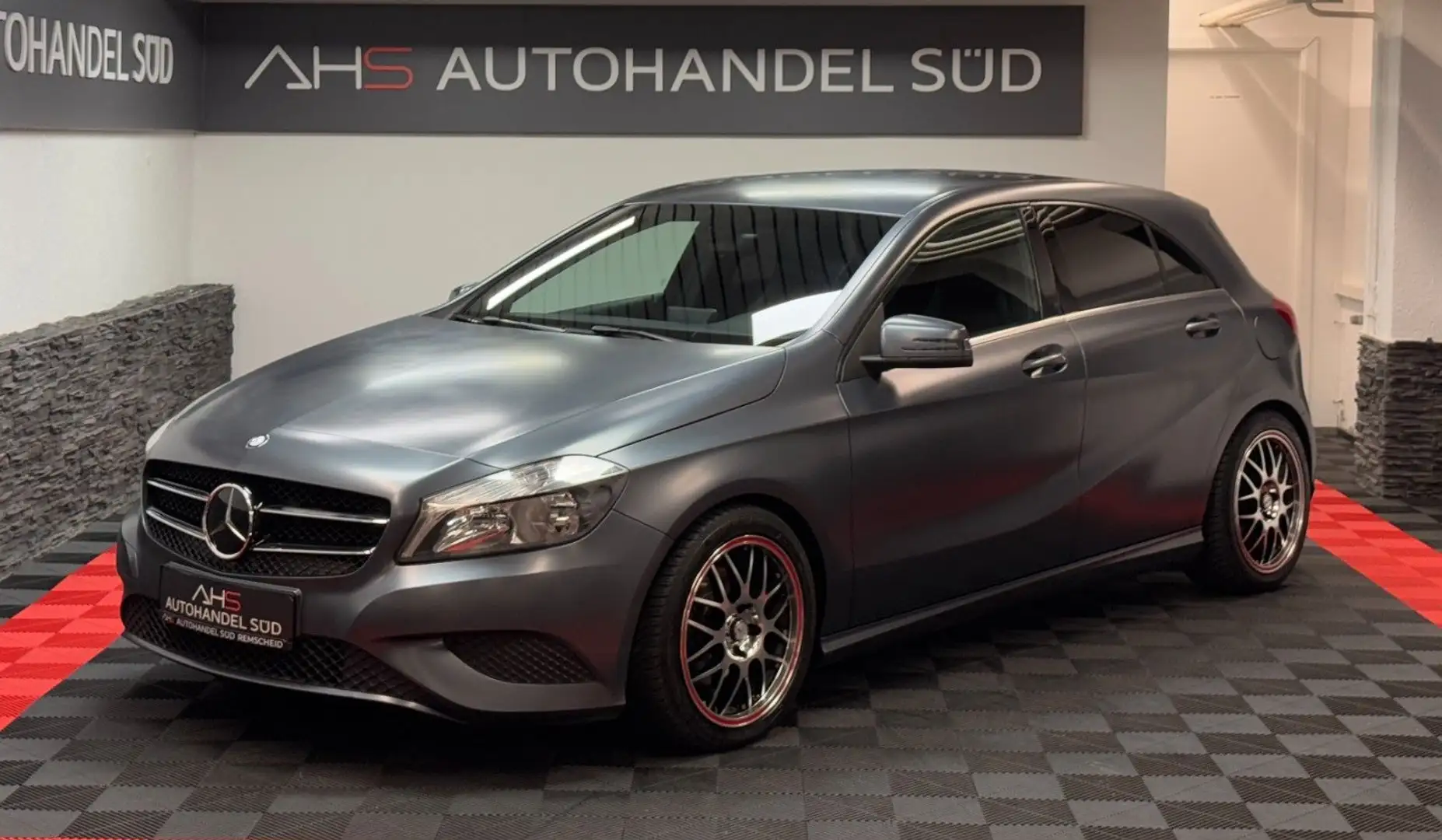 Mercedes-Benz A 180 A A 180 BlueEfficiency Schwarz - 1