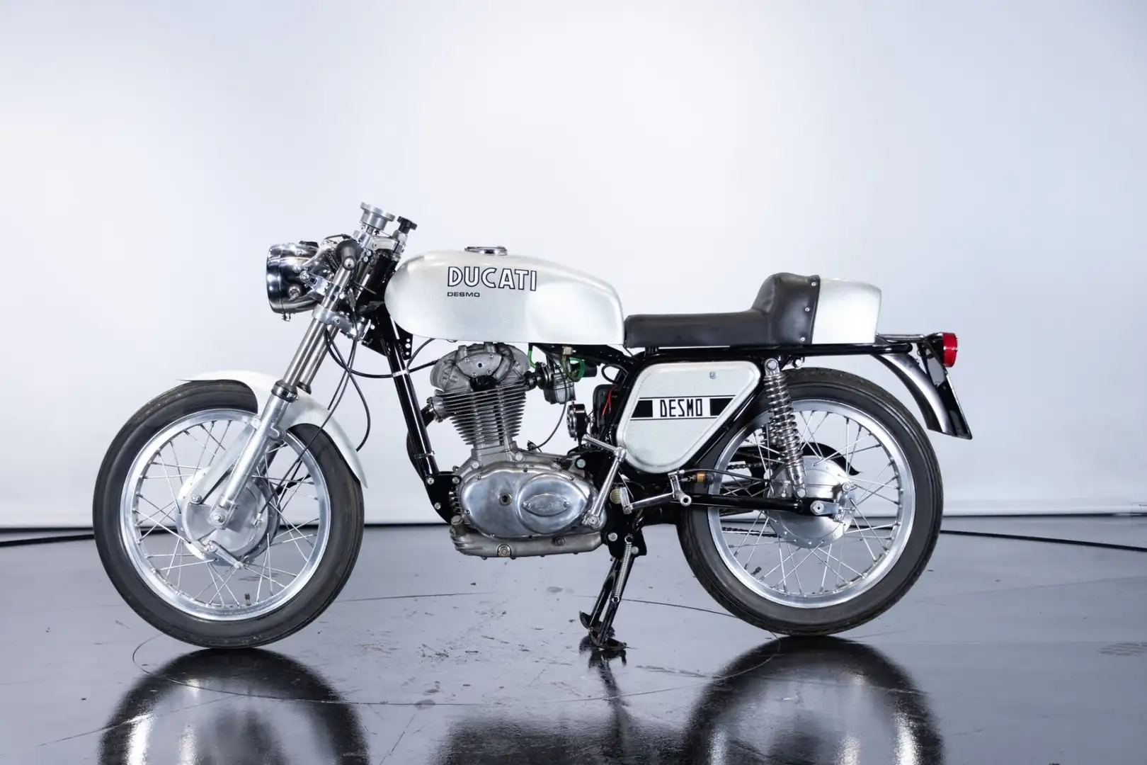 Ducati 350 Desmo Zilver - 1