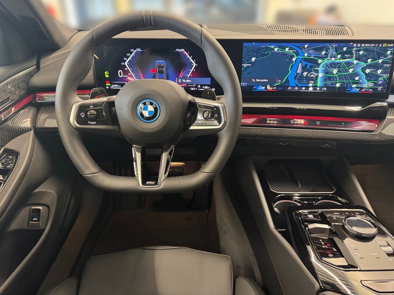 BMW 550 e xDrive — photo 8