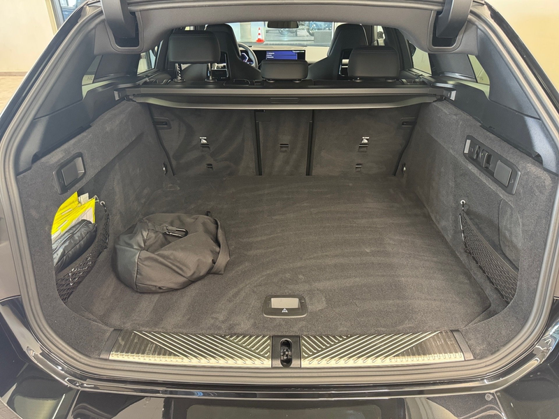 BMW 550 e xDrive — photo 11