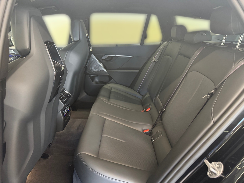 BMW 550 e xDrive — photo 7