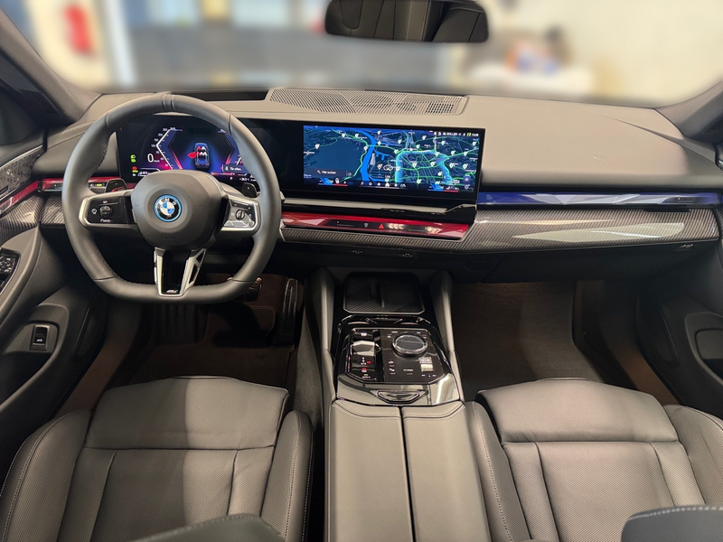 BMW 550 e xDrive — photo 9