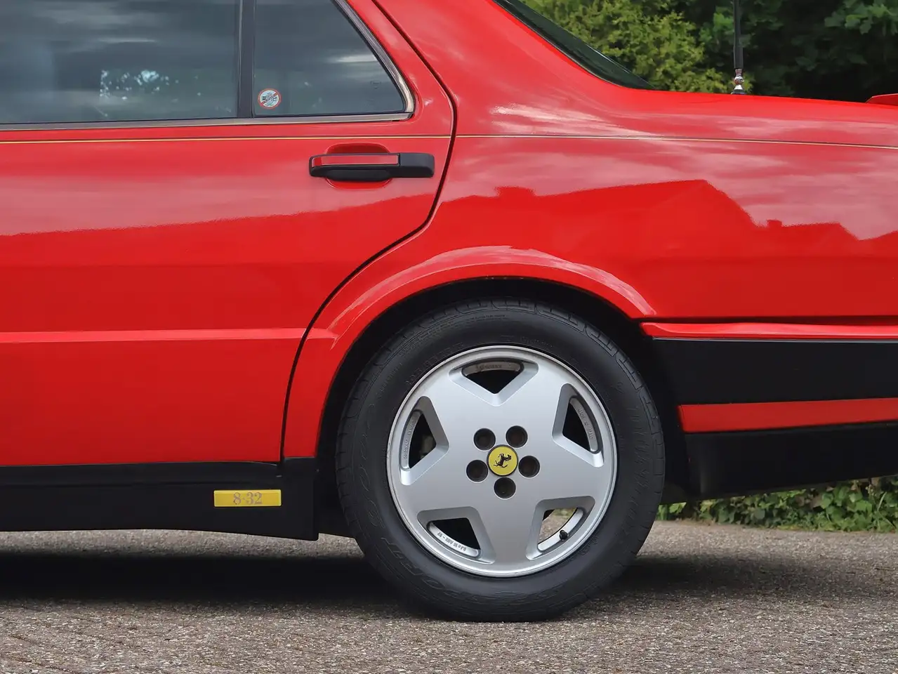 Lancia Thema 8.32 in unieke kleur Ferrari Rosso Corsa, foto 8