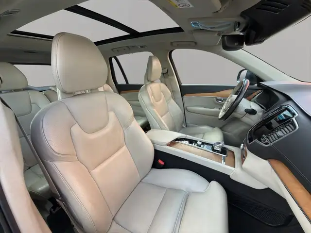 Volvo XC90 view 15