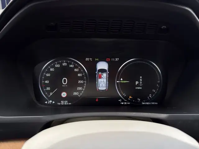 Volvo XC90 view 11