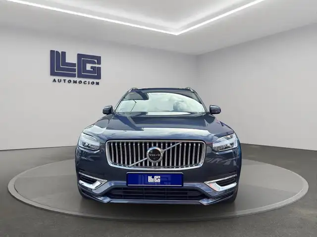 Volvo XC90 view 2