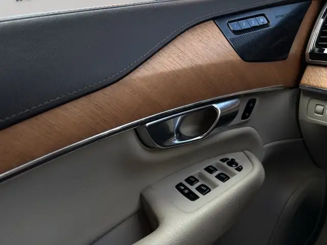 Volvo XC90 view 14