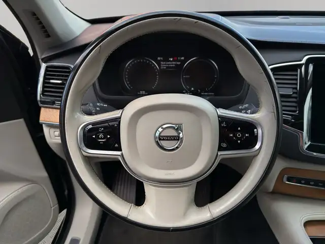 Volvo XC90 view 13
