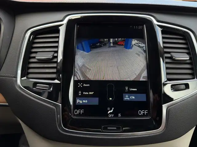Volvo XC90 view 9